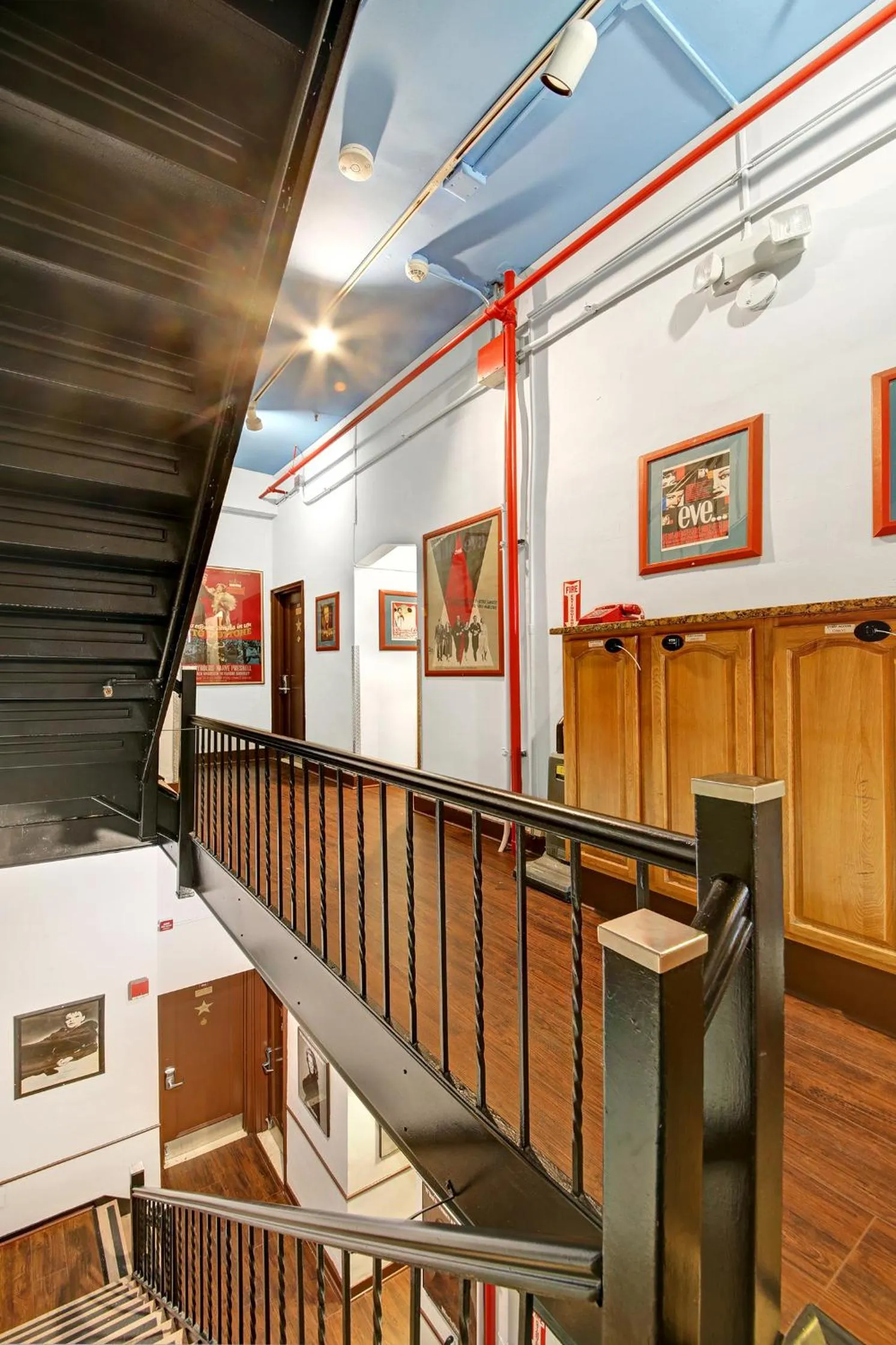 Property building in Chelsea Pines Inn