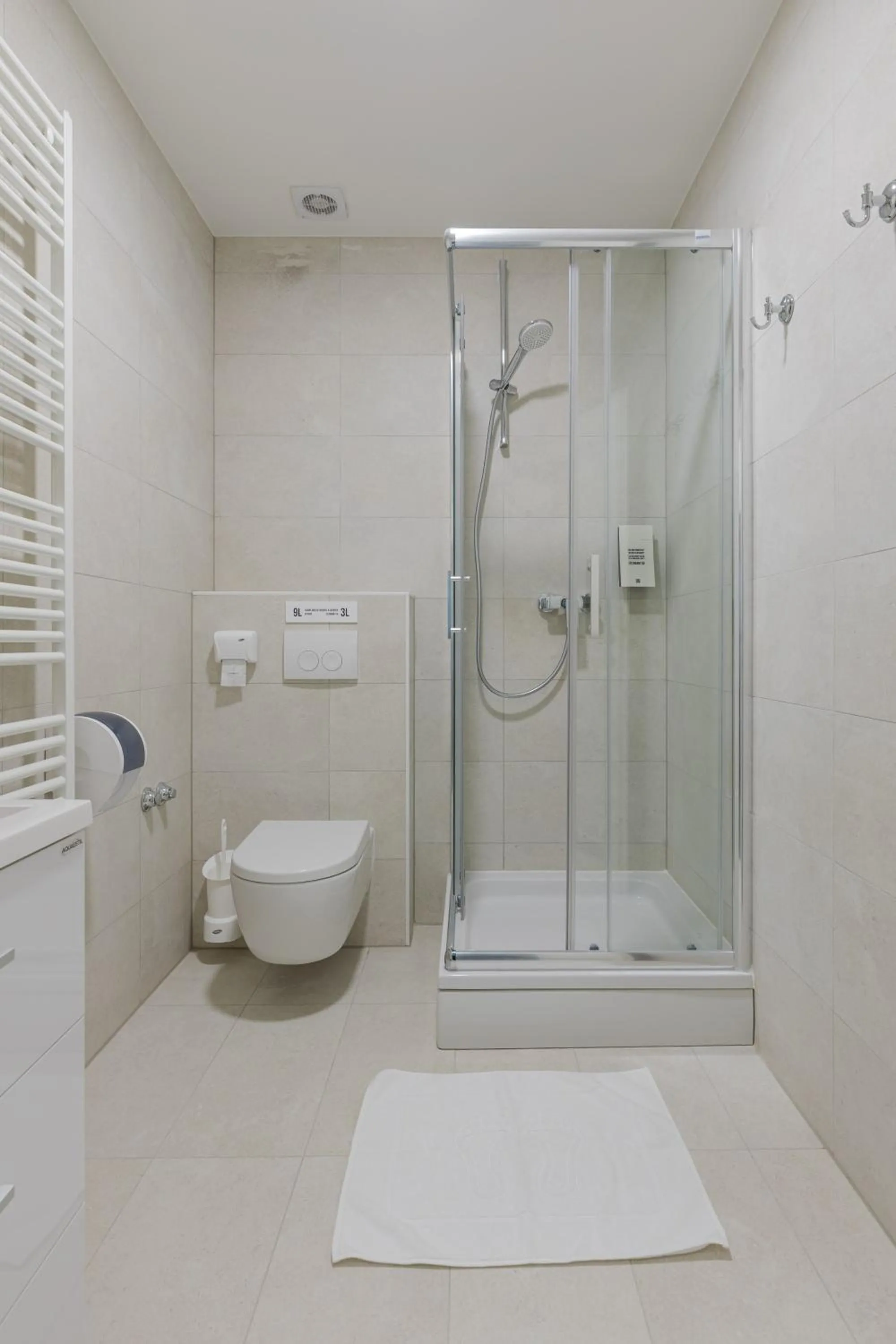 Shower in Stay Swanky Bed & Breakfast