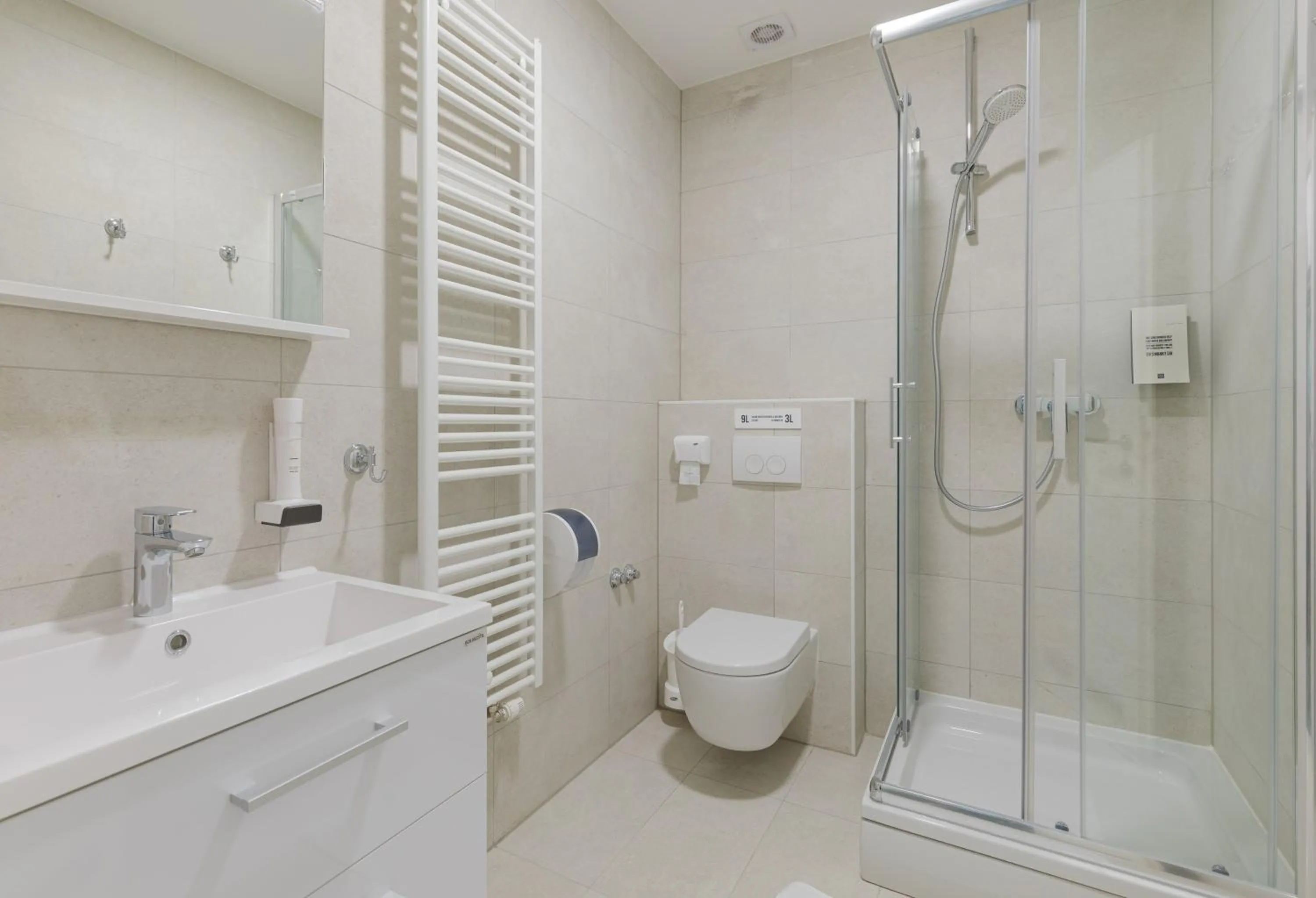 Shower in Stay Swanky Bed & Breakfast