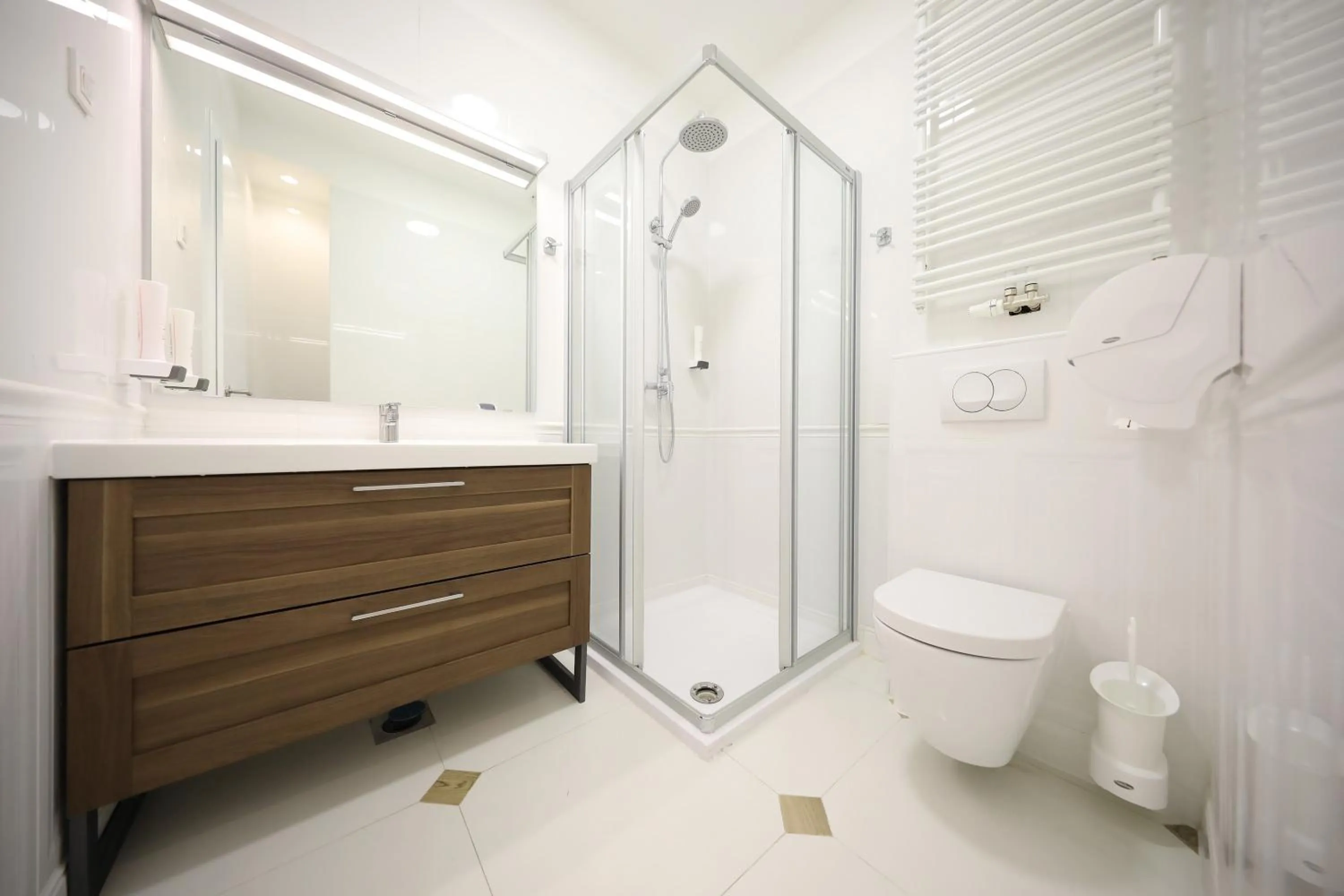 Shower in Stay Swanky Bed & Breakfast