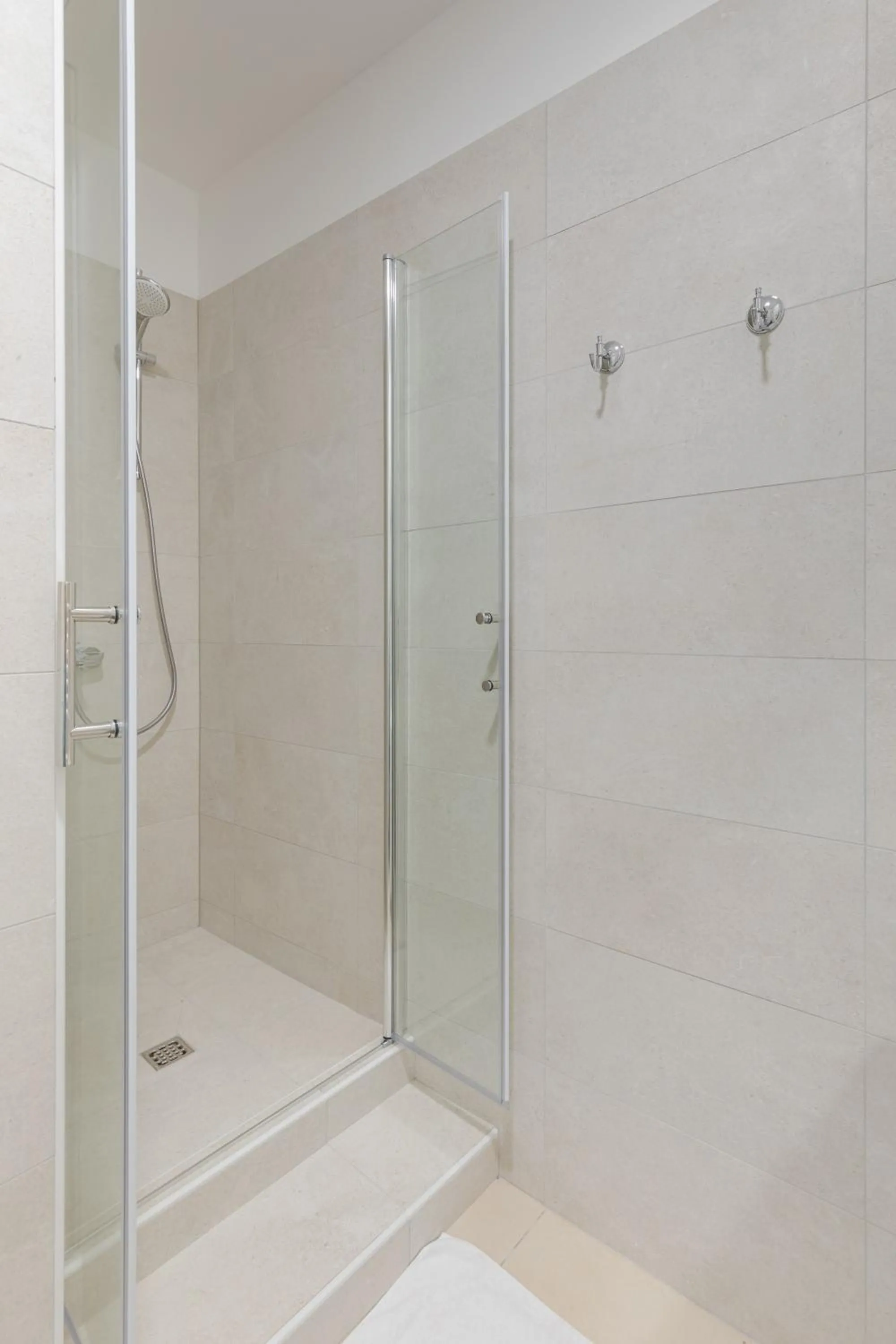 Shower in Stay Swanky Bed & Breakfast