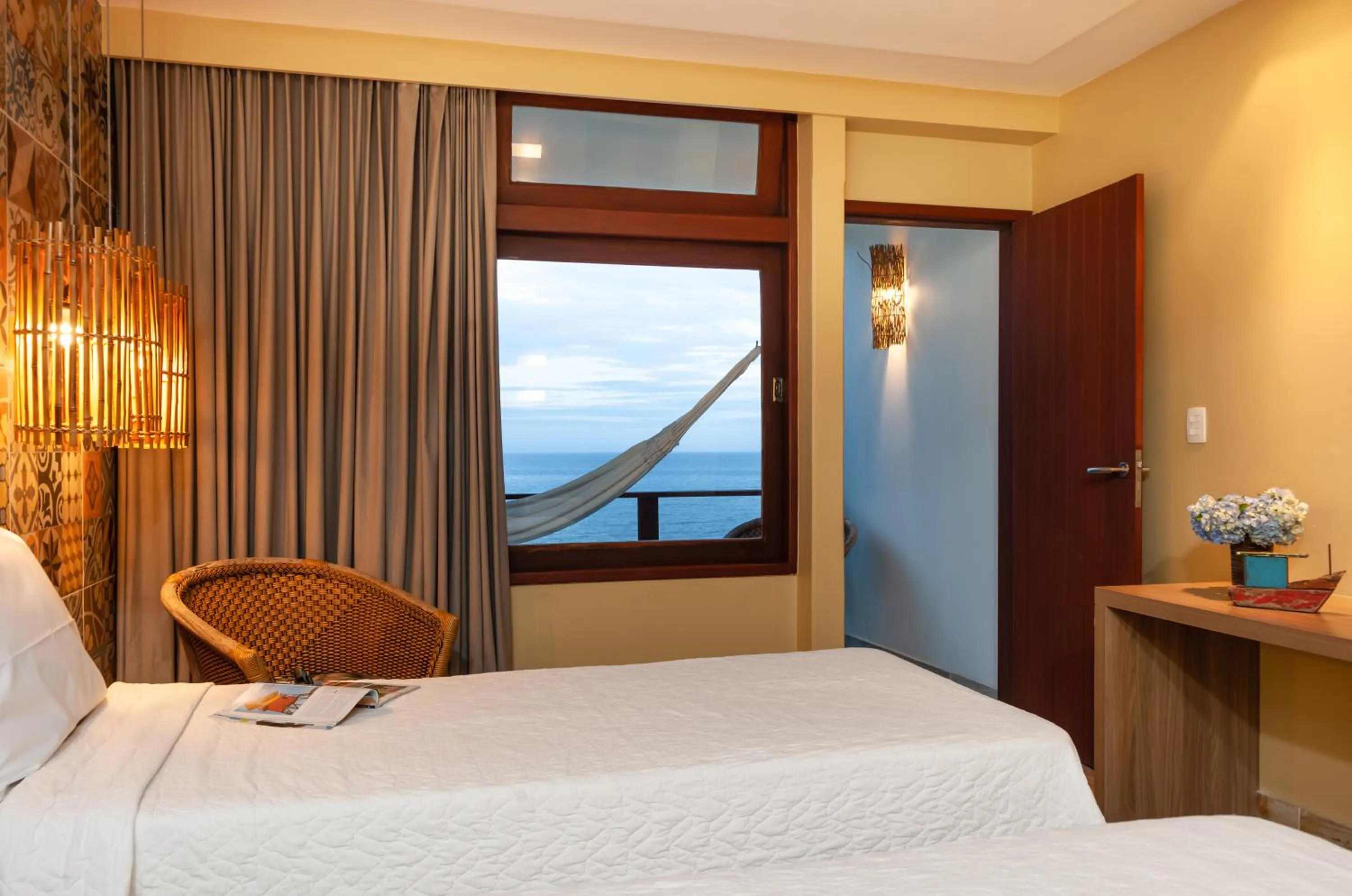 Bedroom, Bed in Hotel Pontal de Ubu