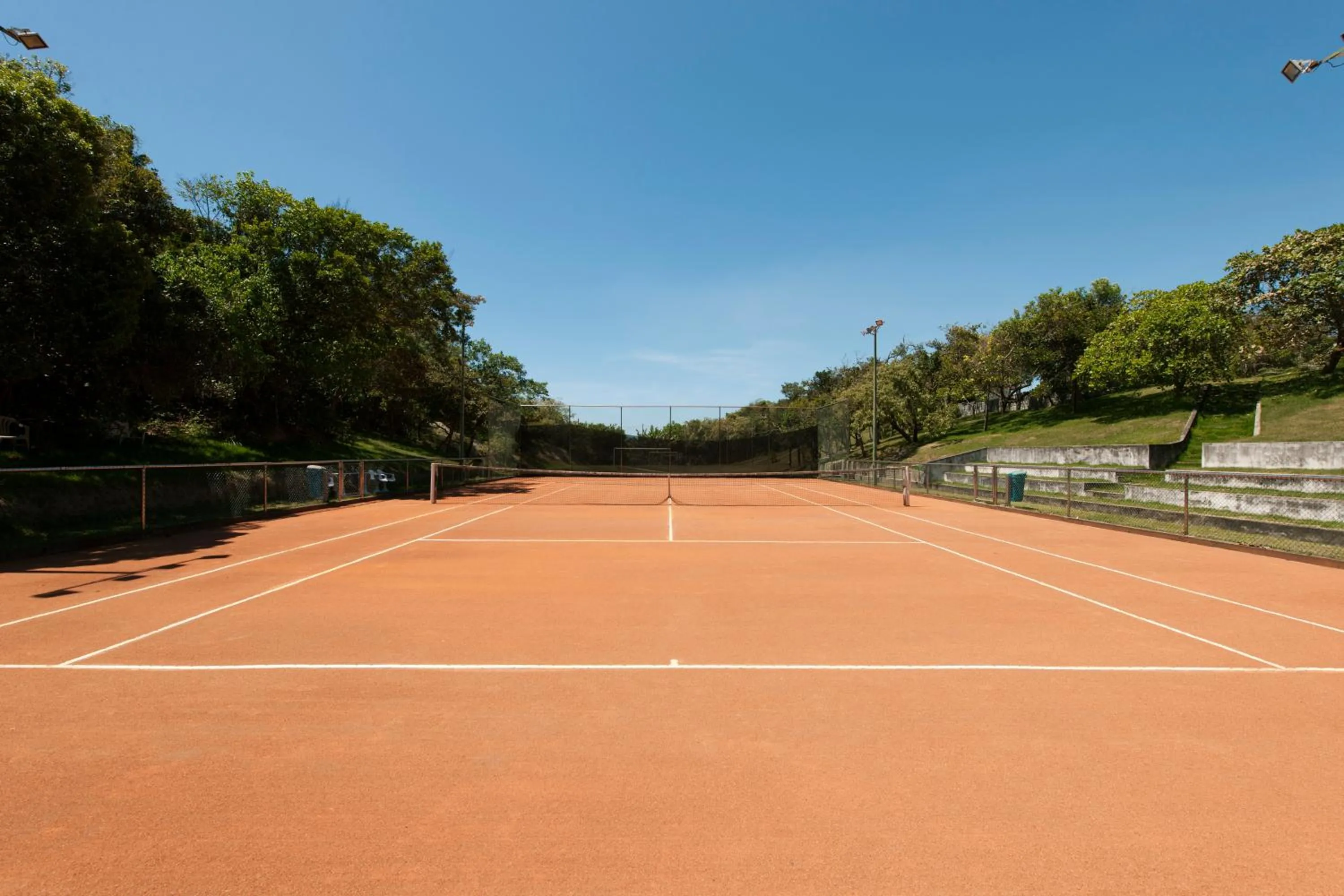 Tennis court in Hotel Pontal de Ubu