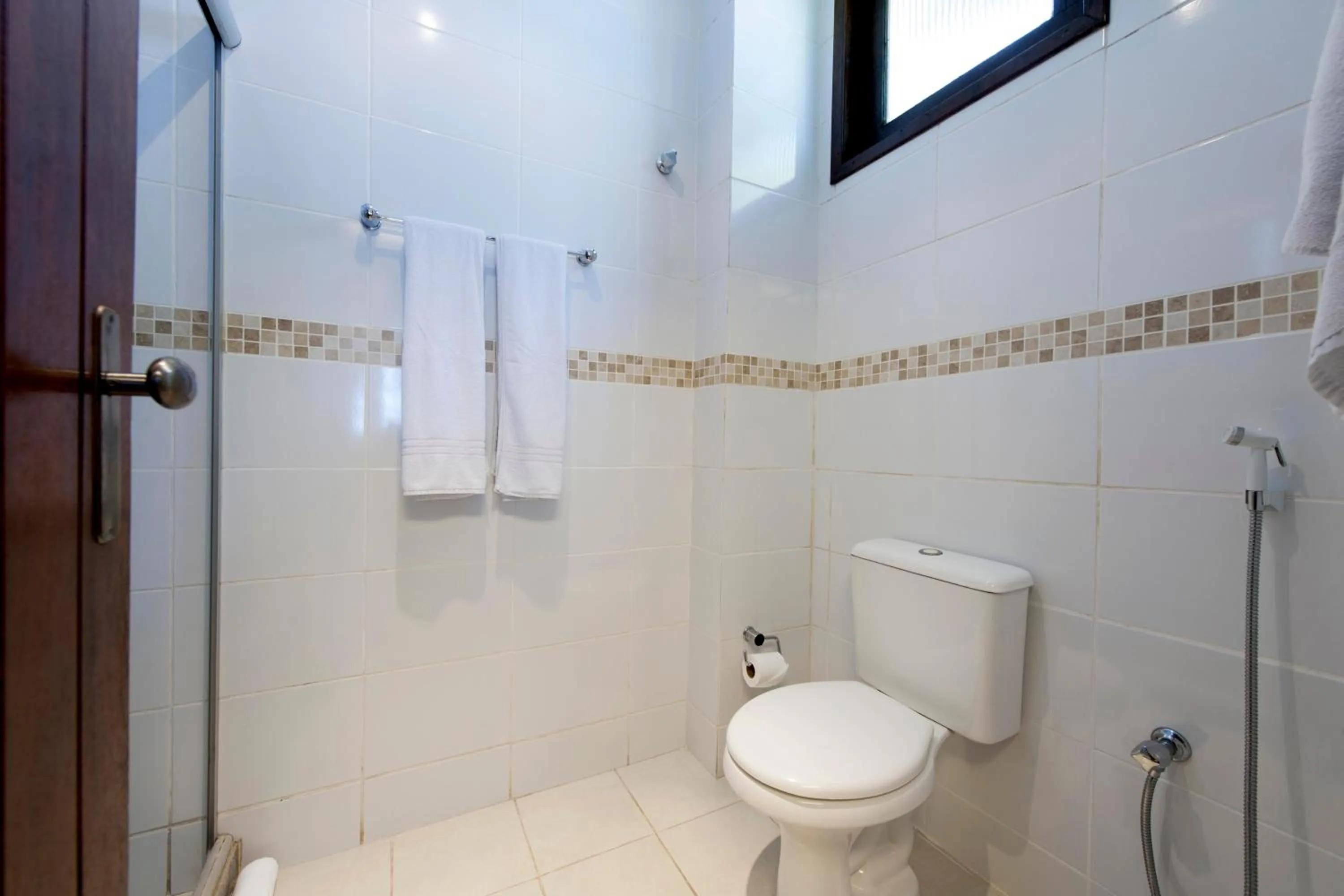 Toilet in Hotel Pontal de Ubu