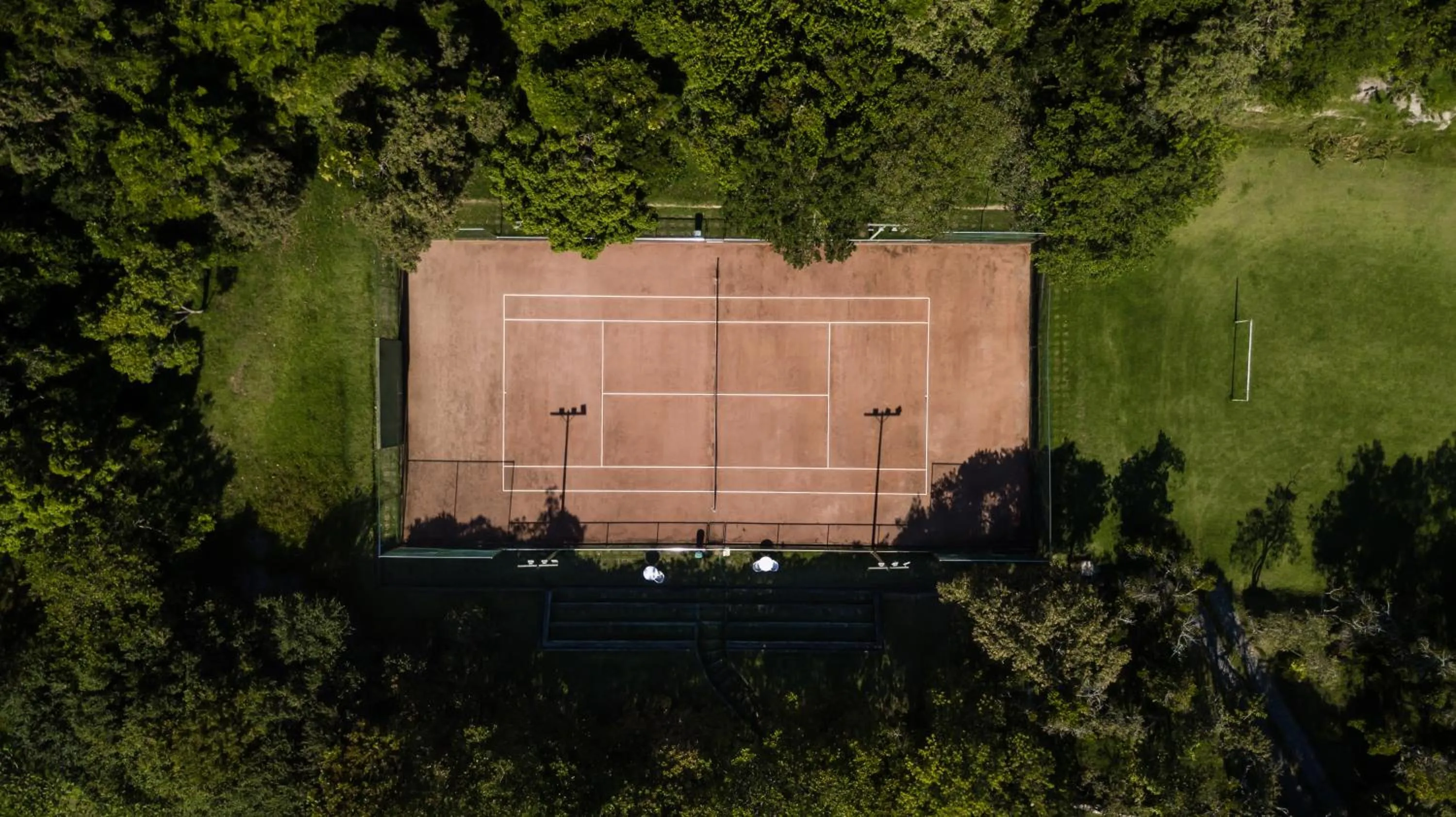 Tennis court in Hotel Pontal de Ubu