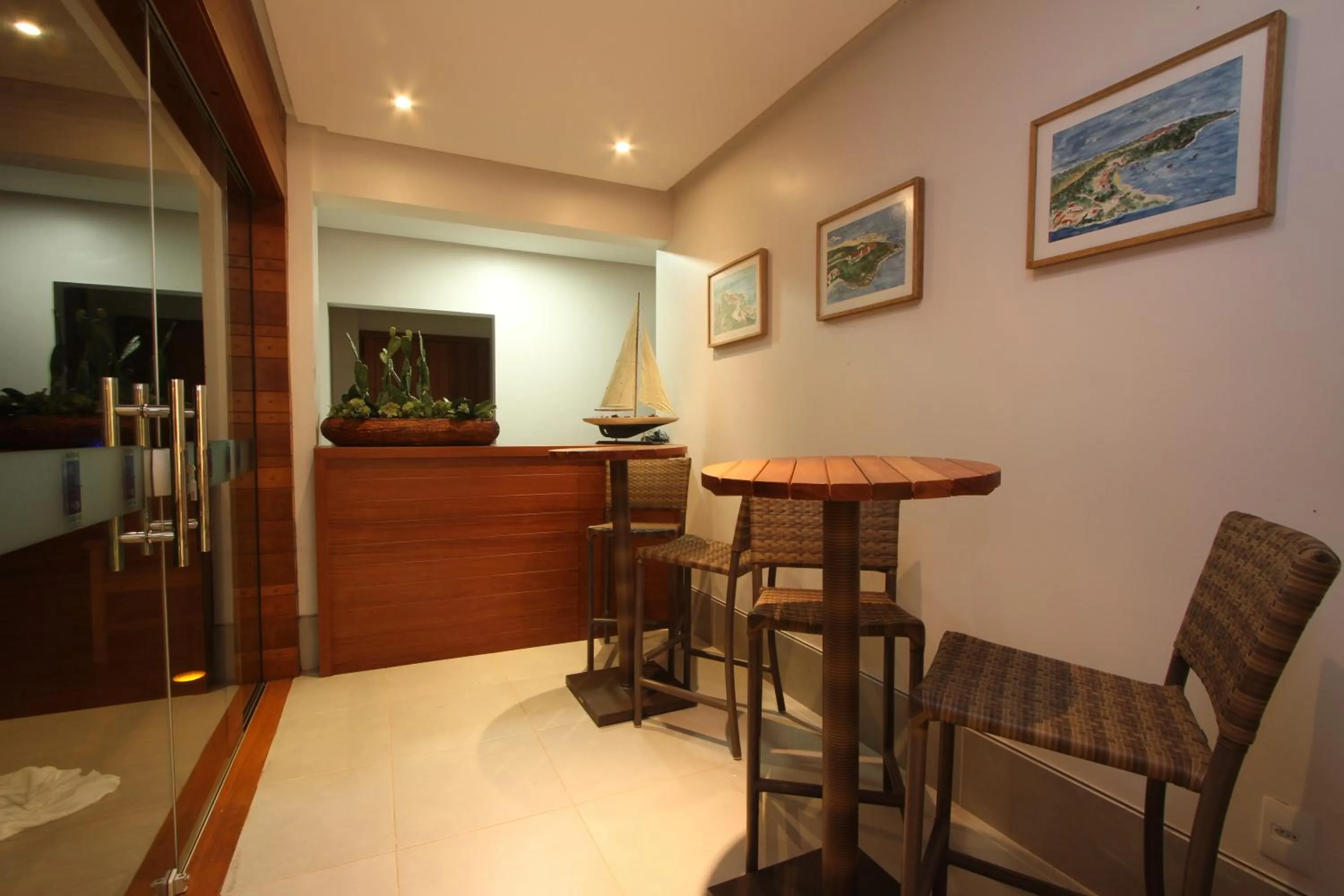 Lounge or bar in Hotel Pontal de Ubu