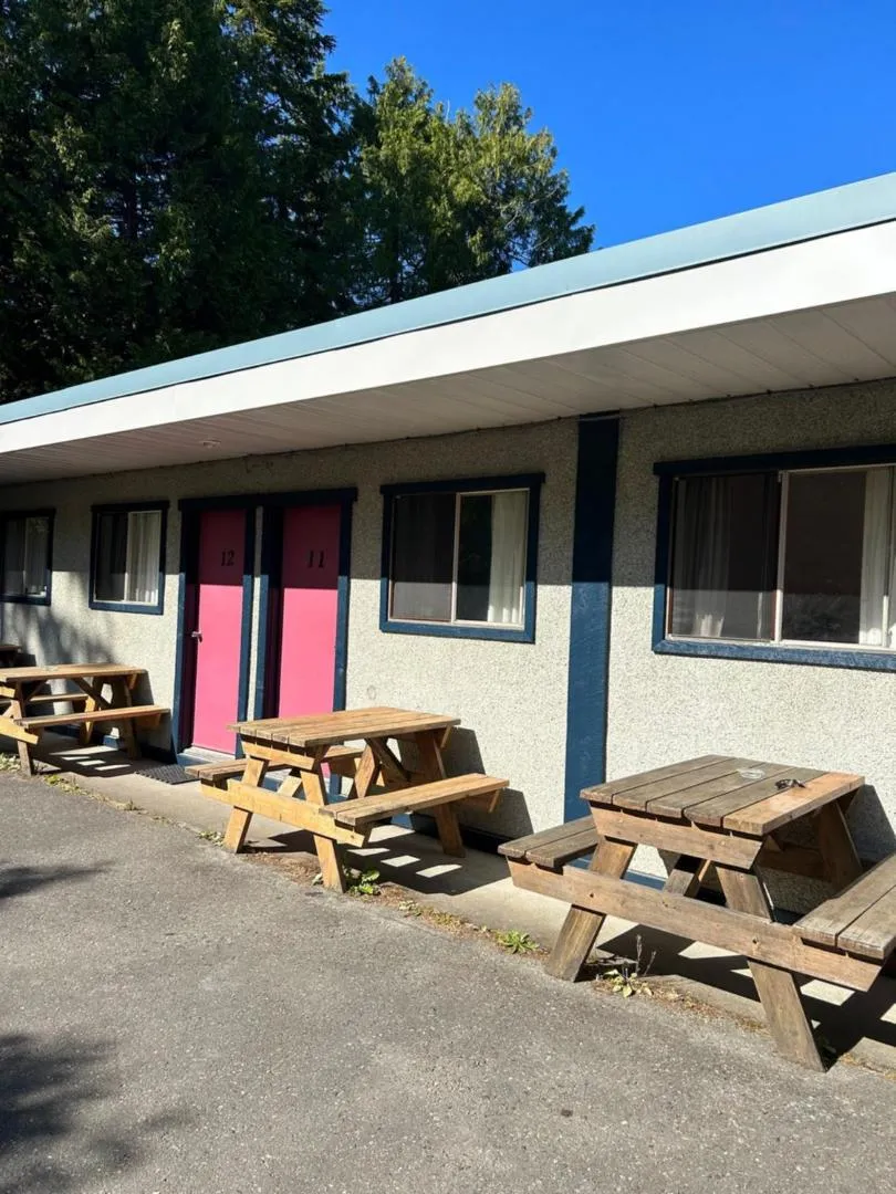 Property building in Dolphin Motel