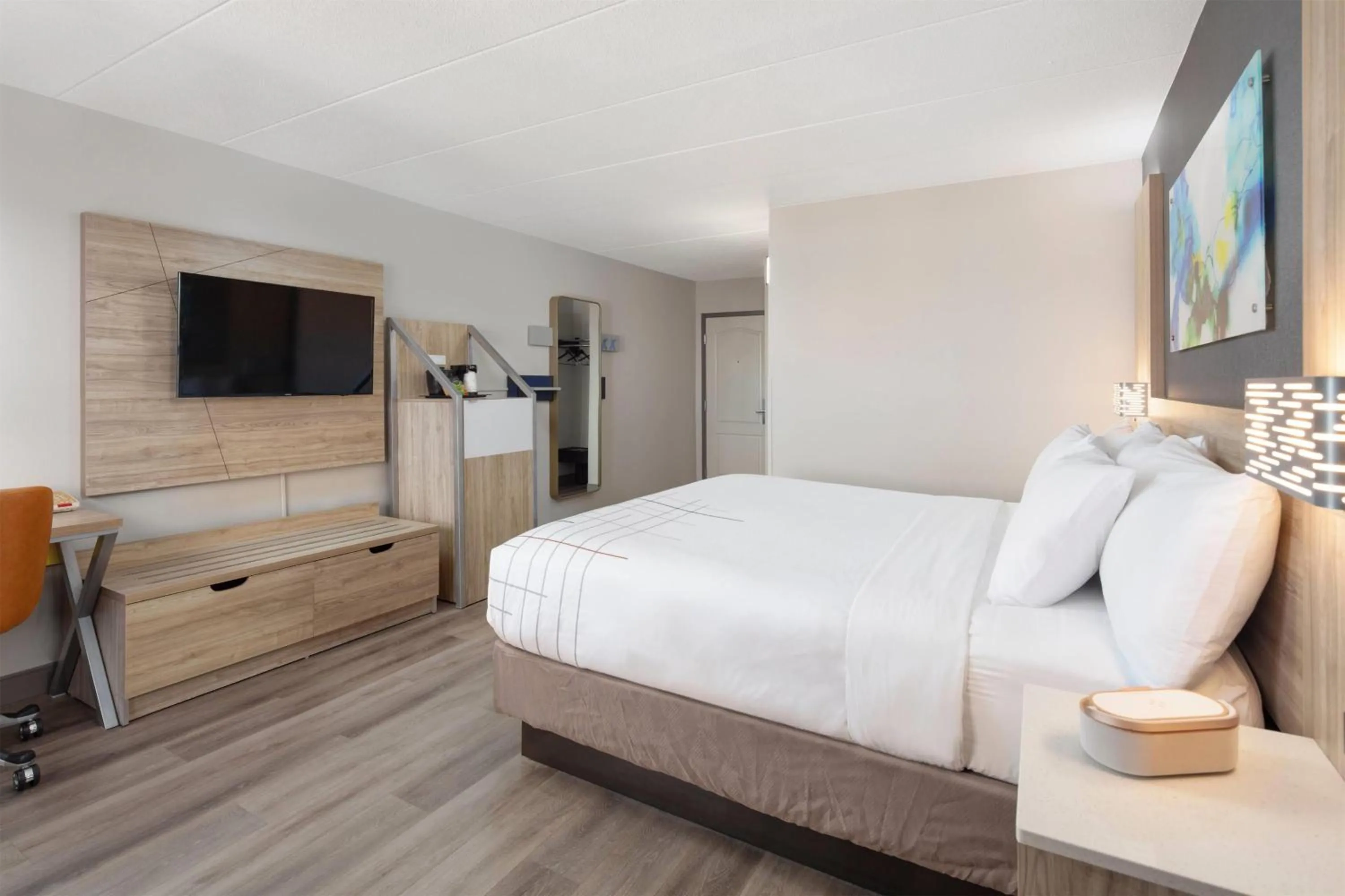 Photo of the whole room, Bed in La Quinta by Wyndham Lexington Park - Patuxent