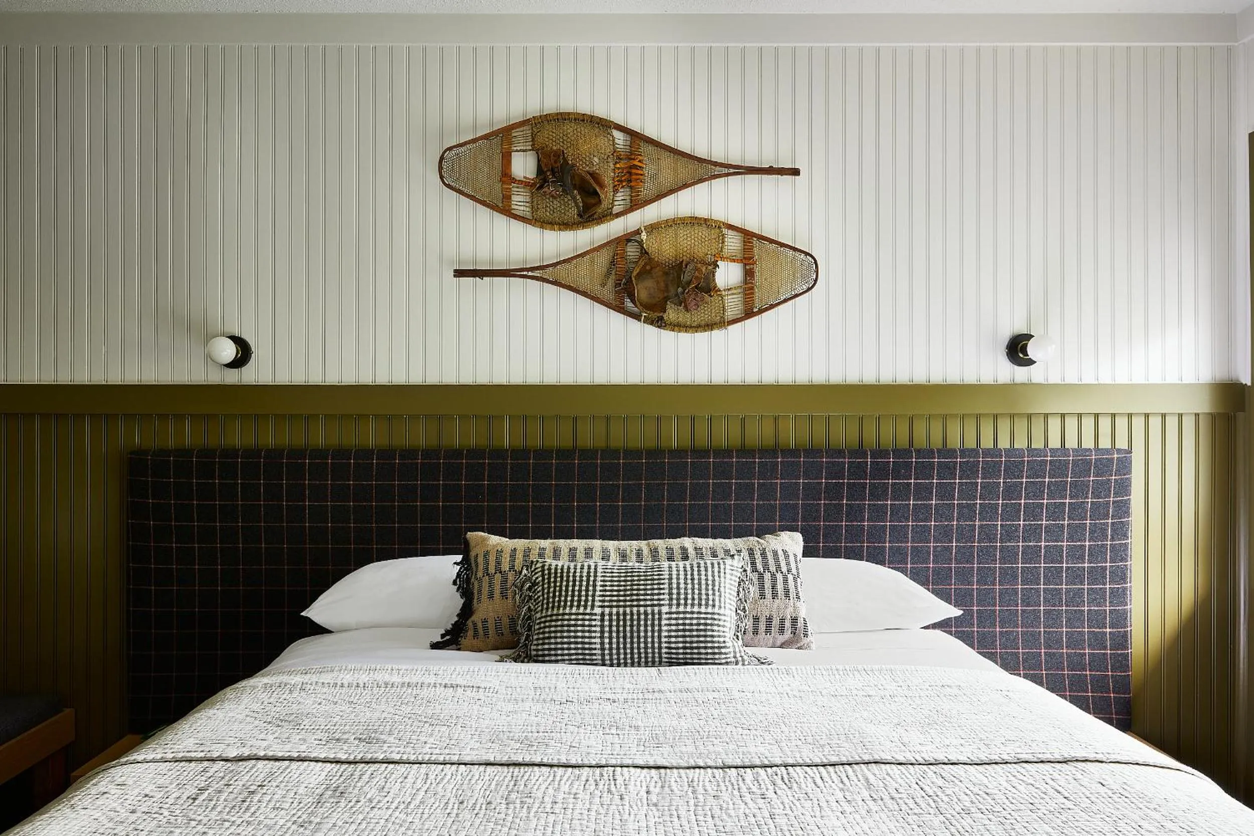 Bed in A Hotel Inn Sunapee