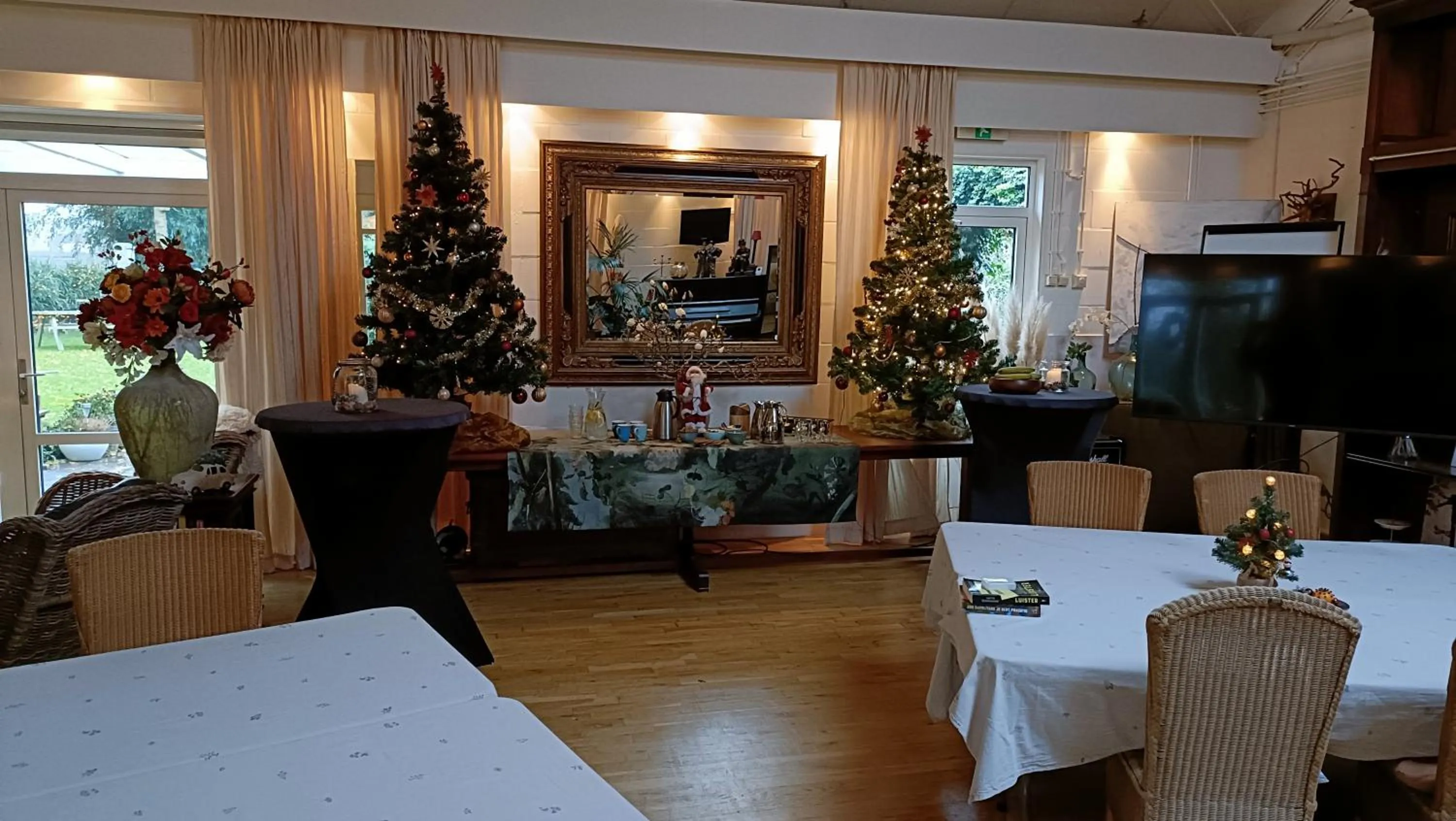 Communal lounge/ TV room in Marenhoeve