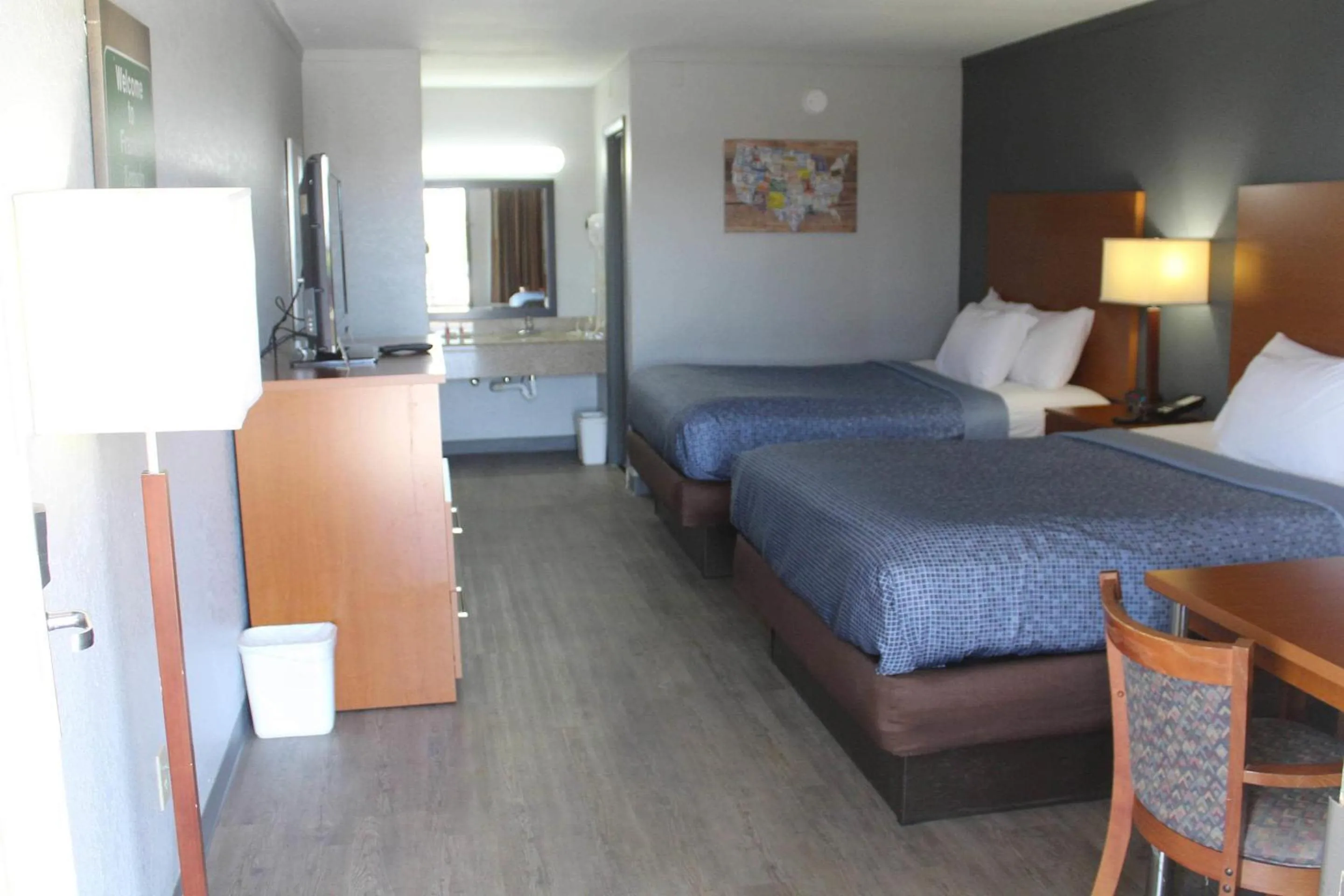 Bedroom, Bed in Econo Lodge Franklin South