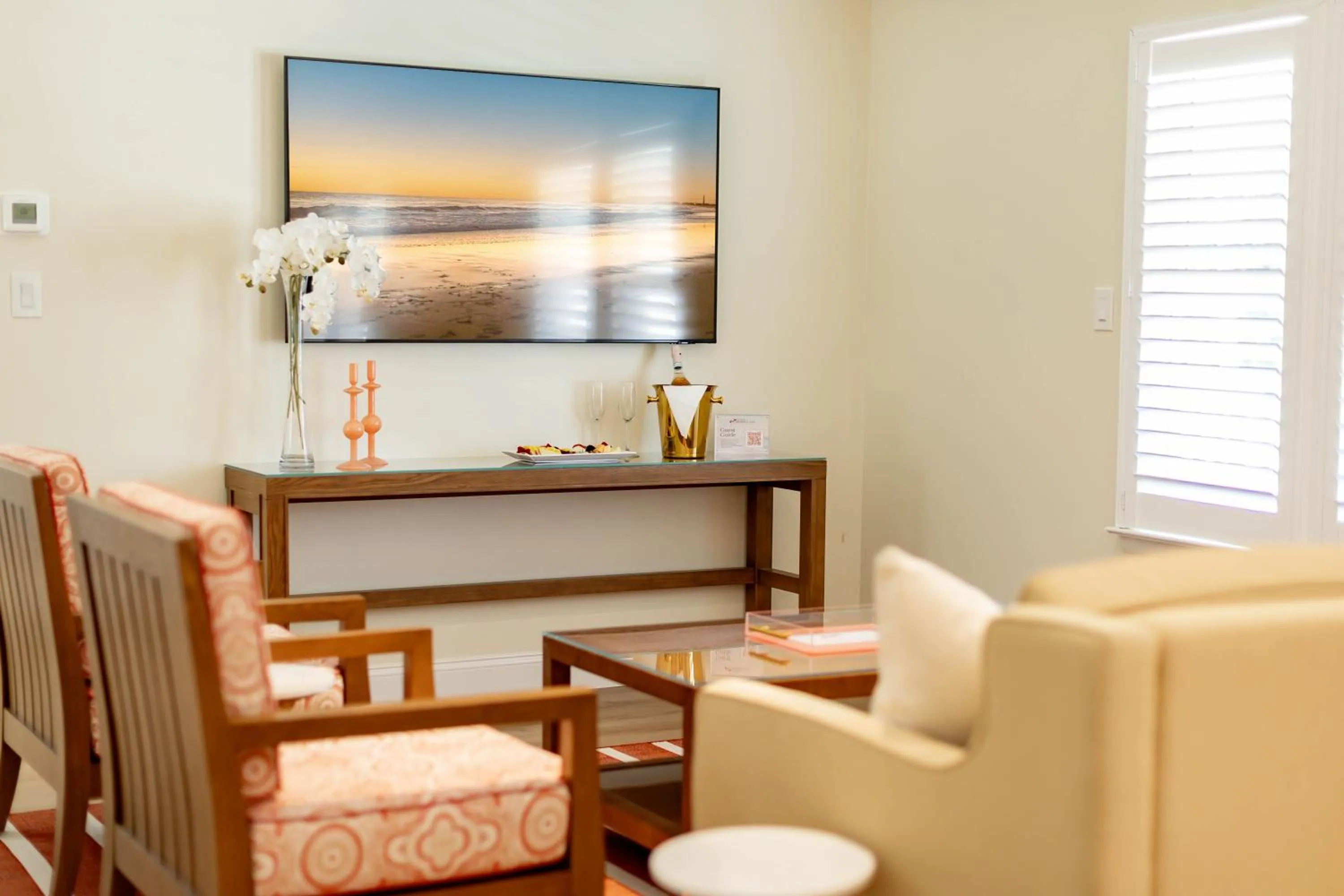 Living room in The Beach Club on Madison Avenue