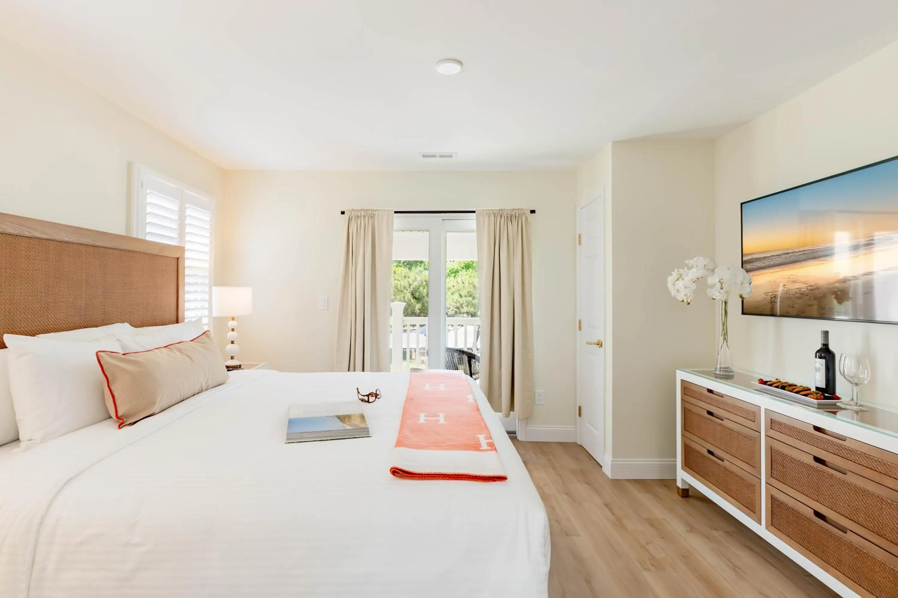 Bedroom, Bed in The Beach Club on Madison Avenue