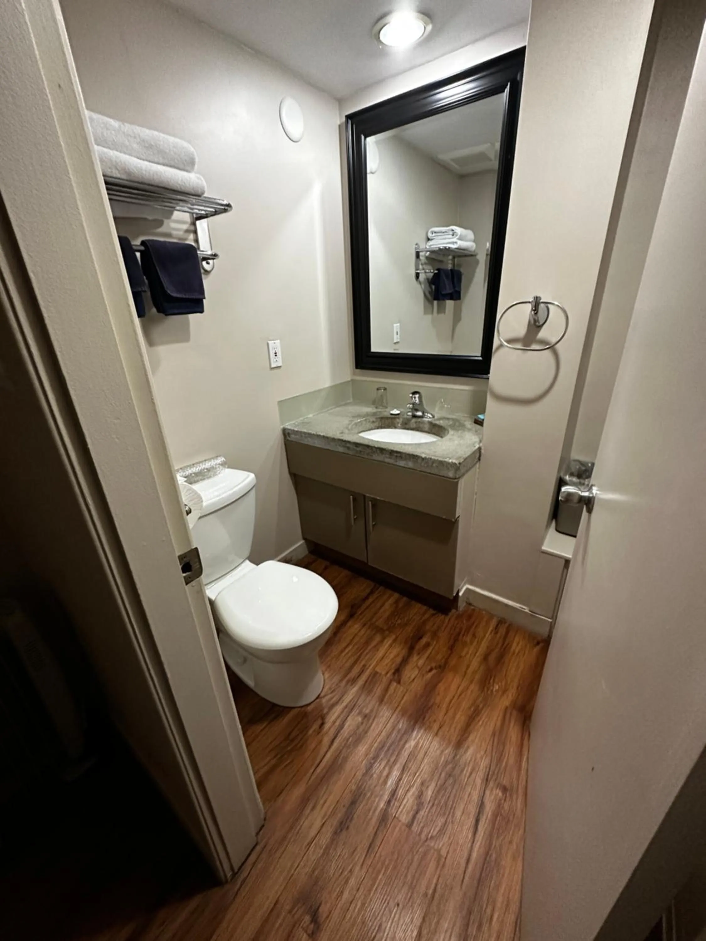 West Coast Motel on the Harbour