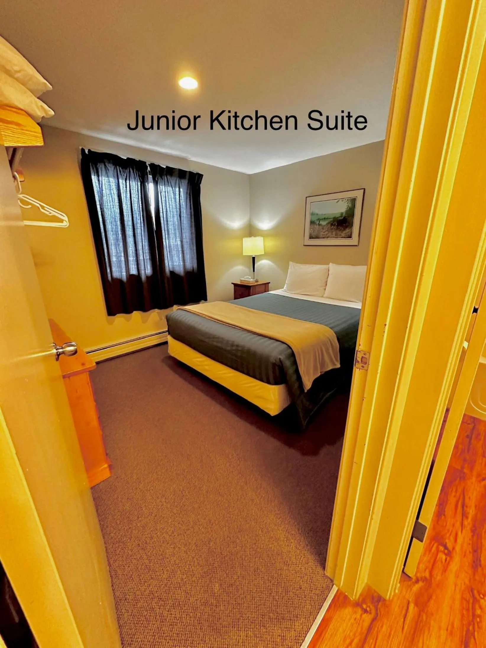 Bed in West Coast Motel on the Harbour