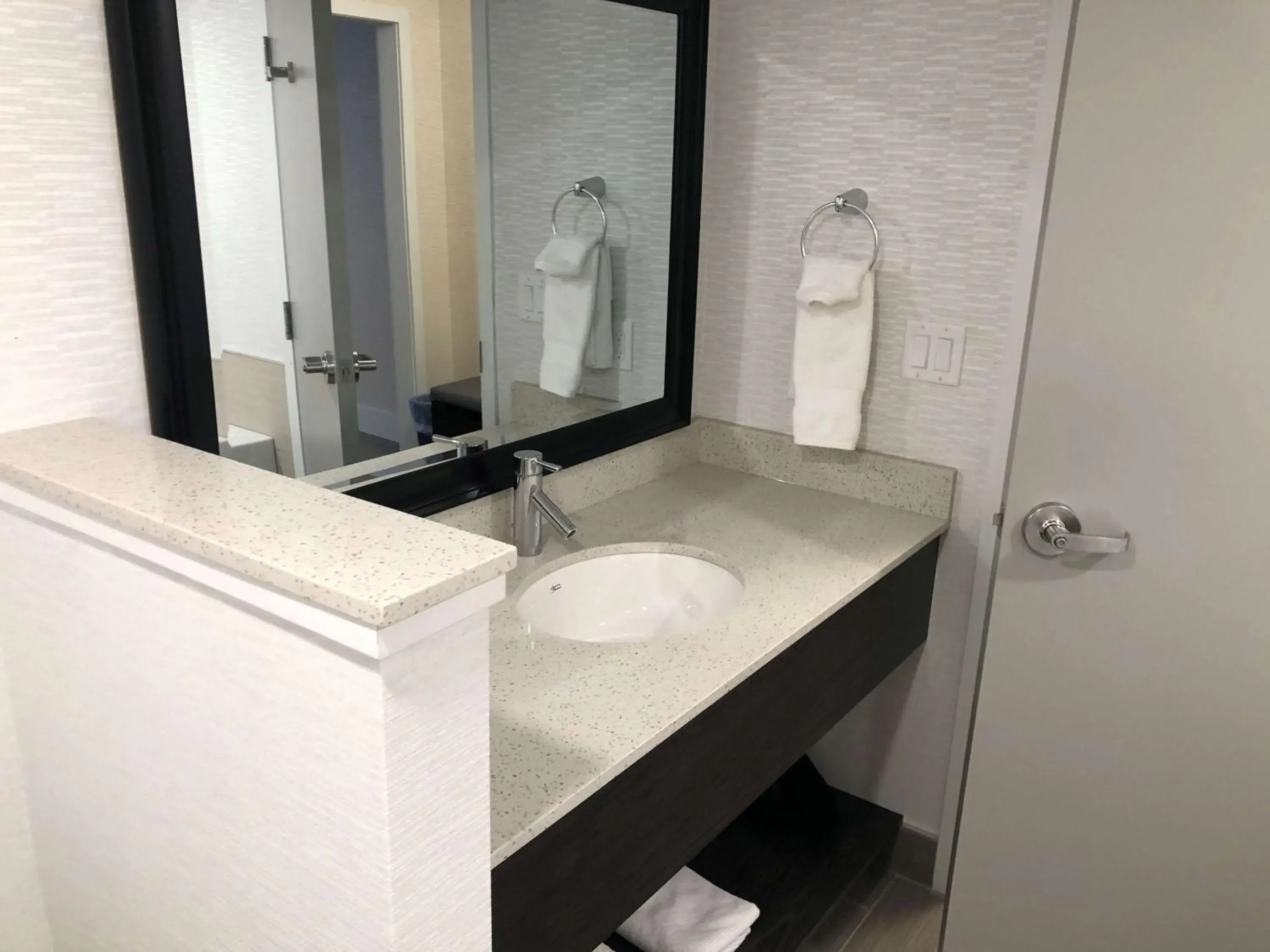 Executive Suite with Two Queen Beds in Prestige Treasure Cove Resort Executive Suite with Two Queen Beds in Prestige Treasure Cove Resort