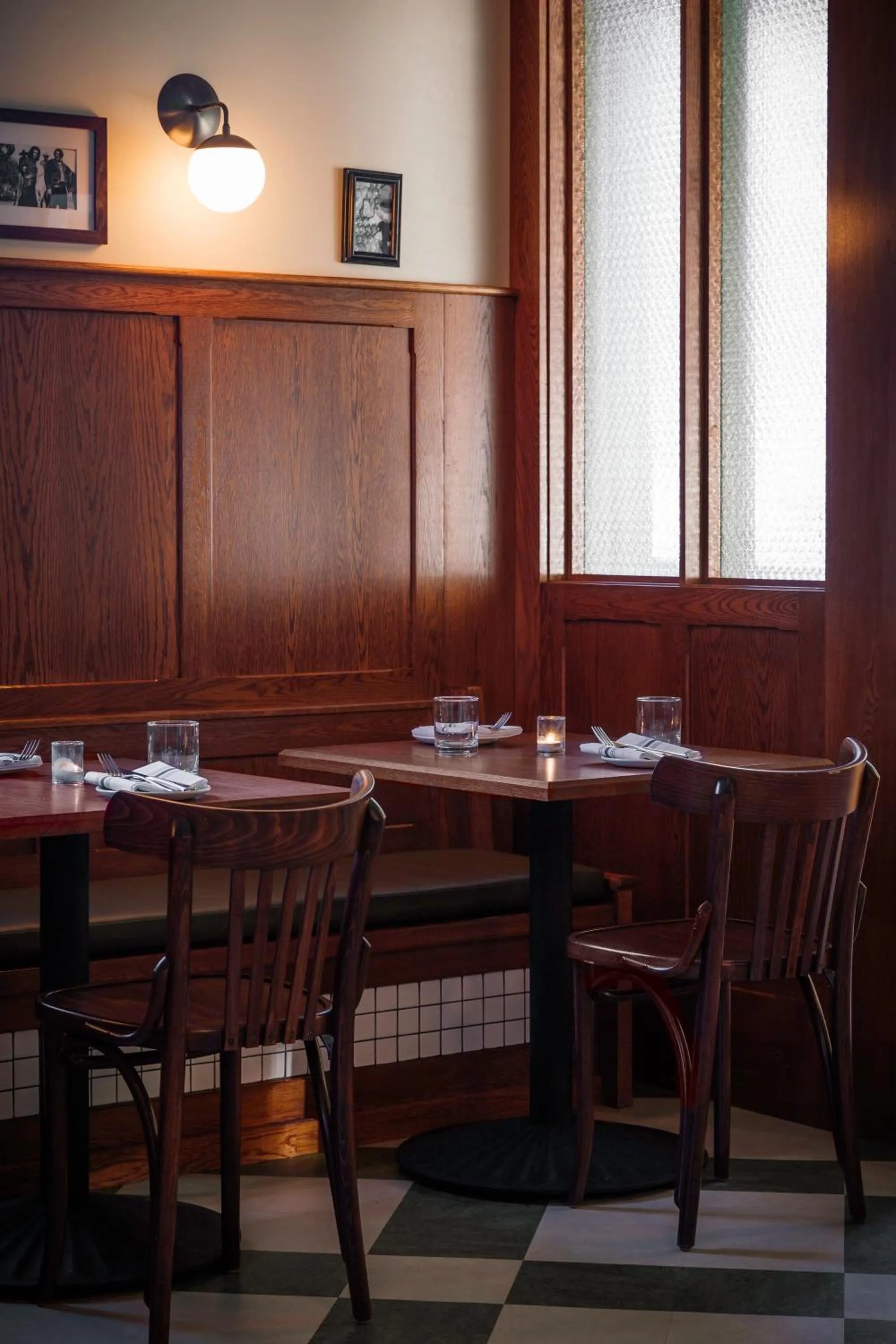 Restaurant/places to eat in Anvil Hotel