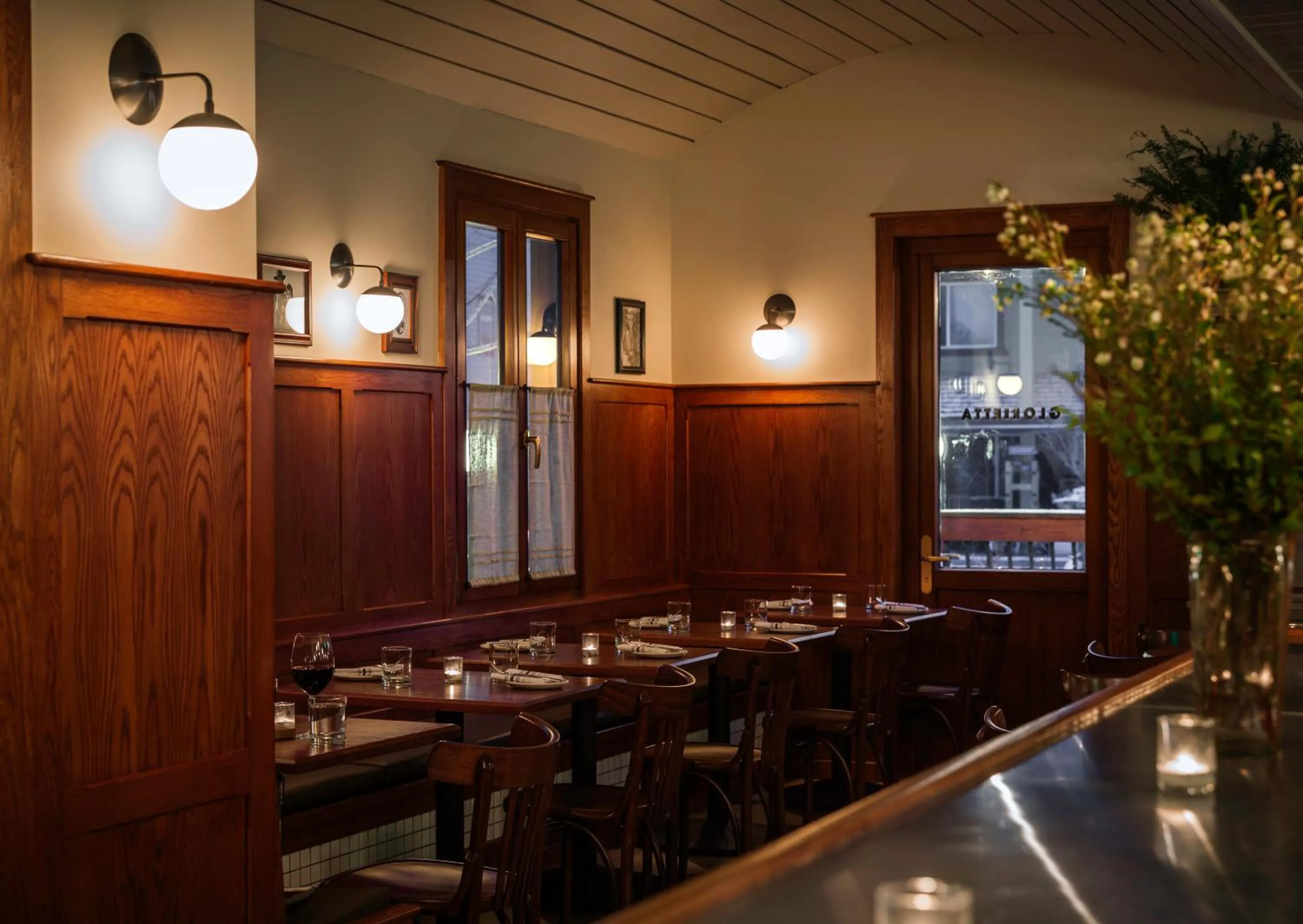 Restaurant/places to eat in Anvil Hotel