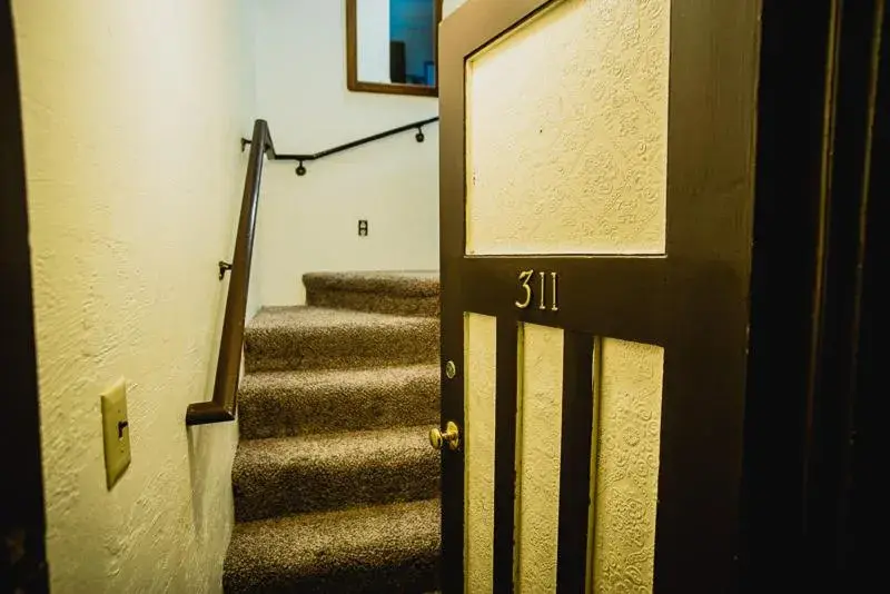 Family Studio in Alaskan Hotel and Bar Family Studio in Alaskan Hotel and Bar