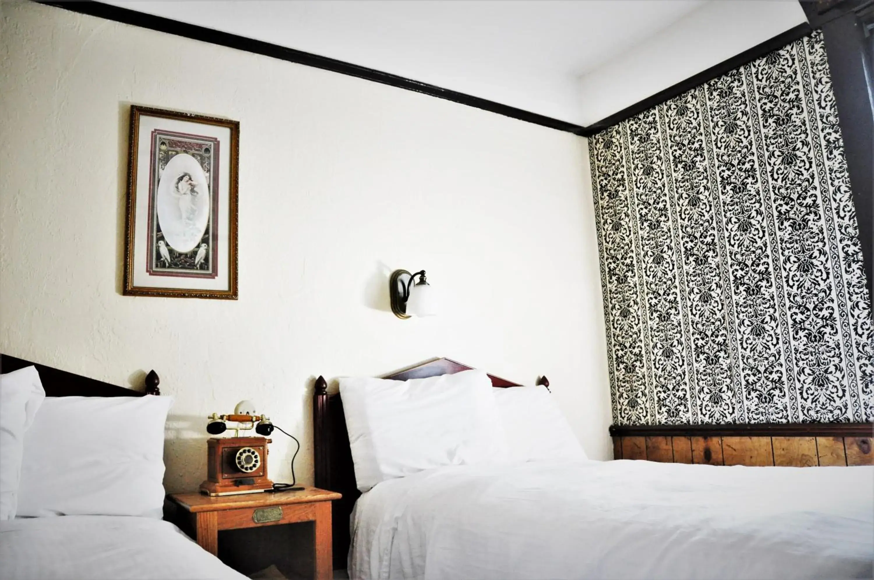 Standard Twin Room in Alaskan Hotel and Bar Standard Twin Room in Alaskan Hotel and Bar