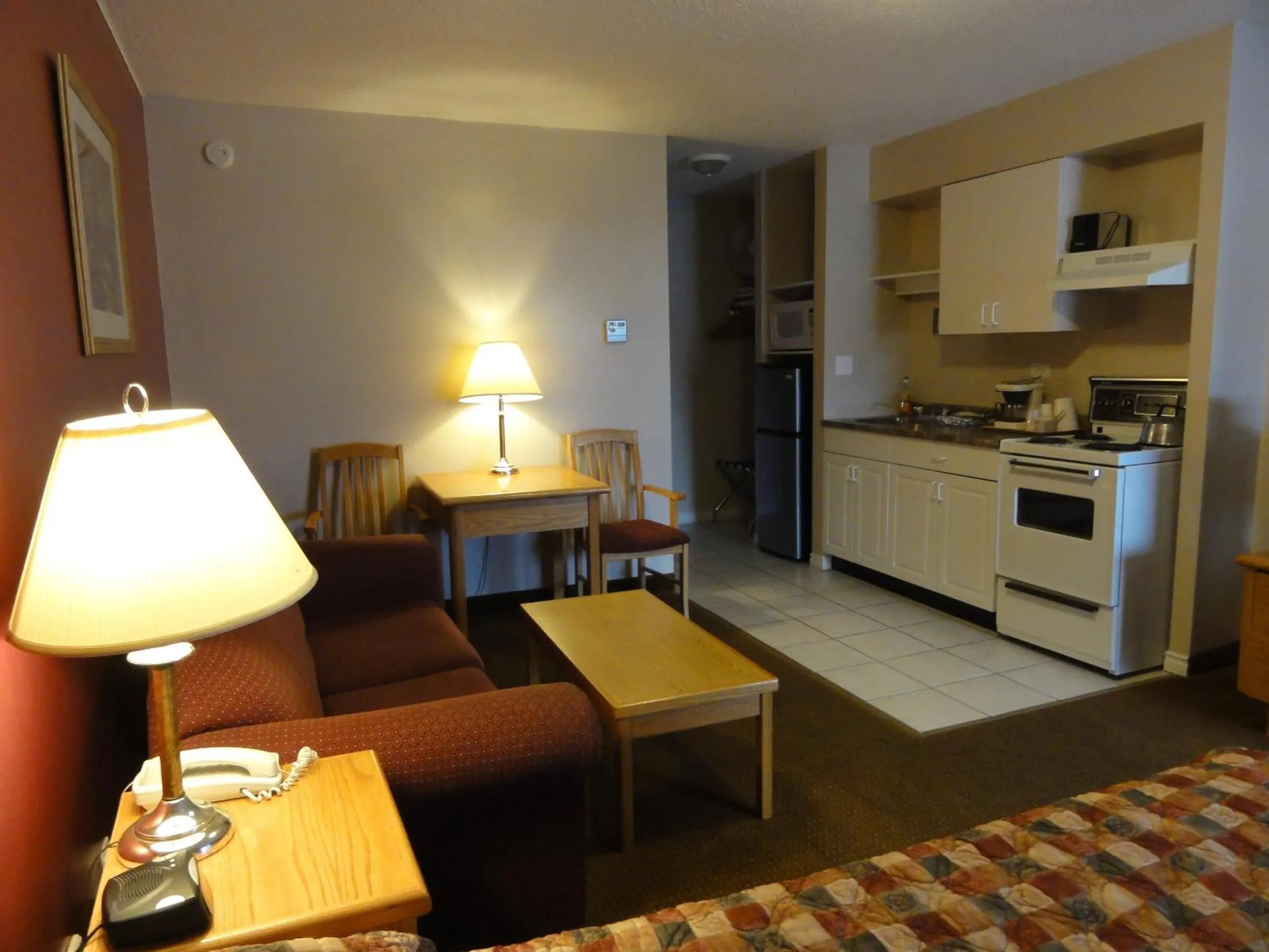 Kitchen or kitchenette in Port Augusta Inn