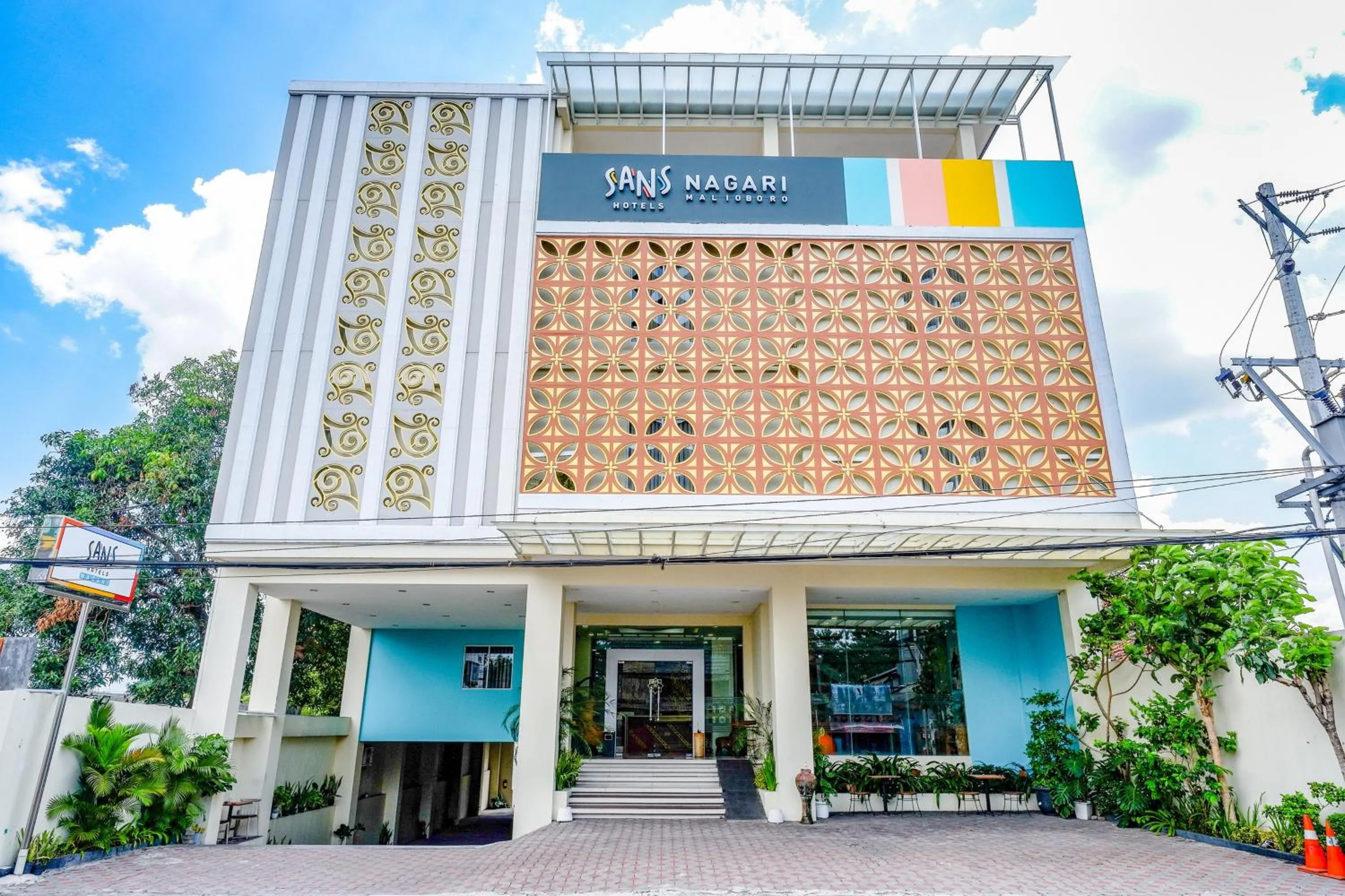 Facade/entrance in Sans Hotel Nagari Malioboro