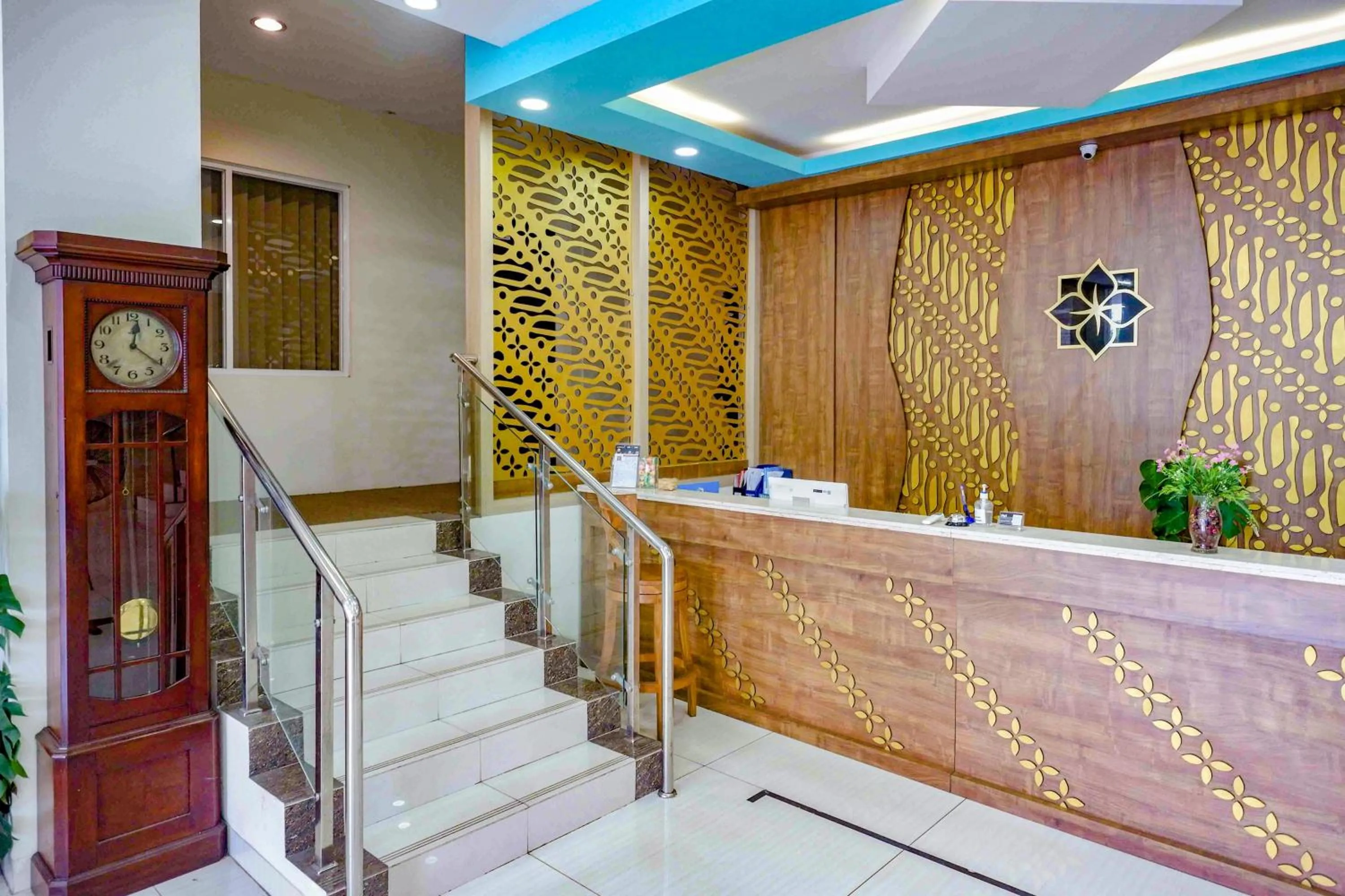 Lobby or reception in Sans Hotel Nagari Malioboro