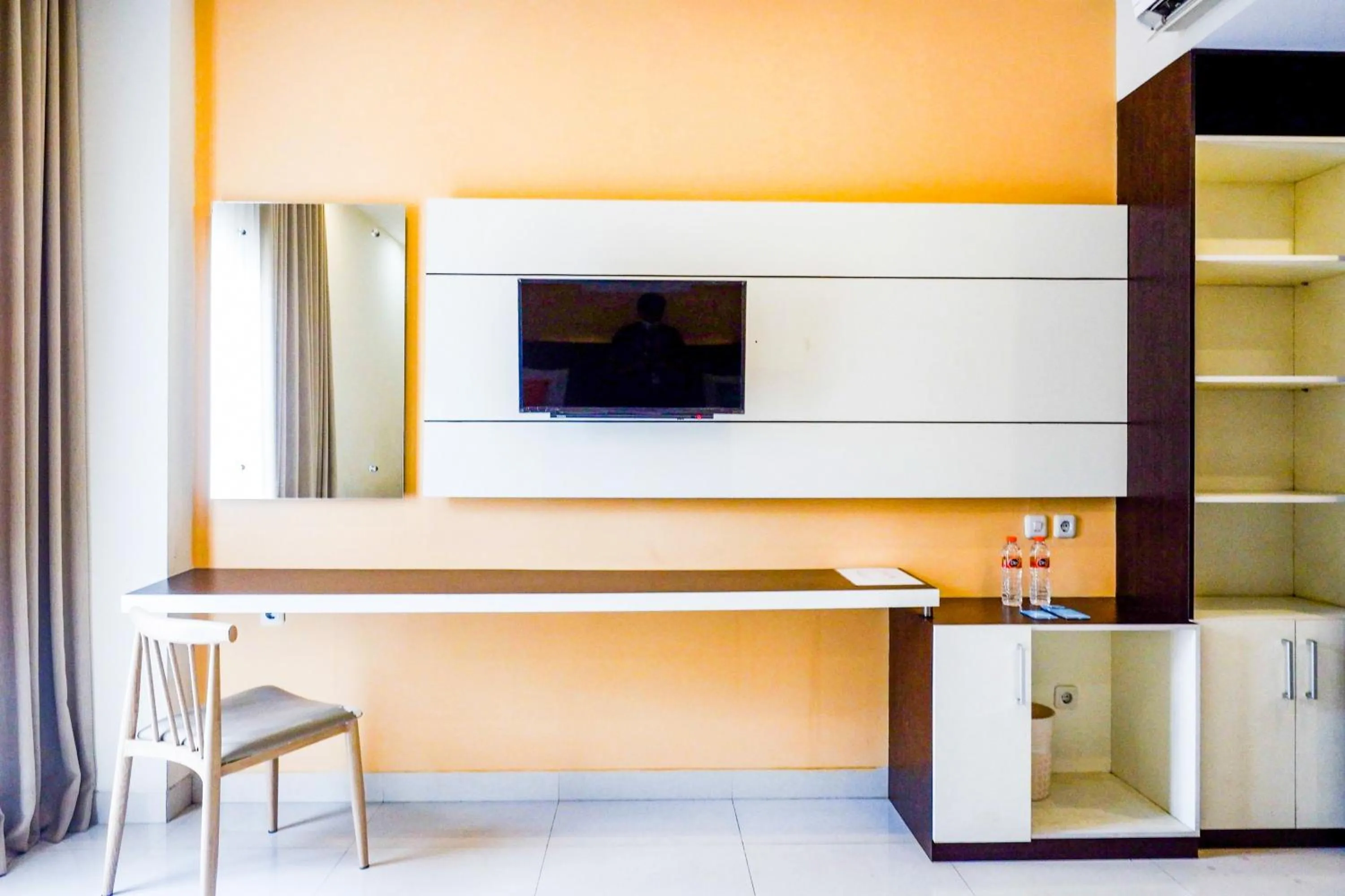 TV and multimedia in Sans Hotel Nagari Malioboro