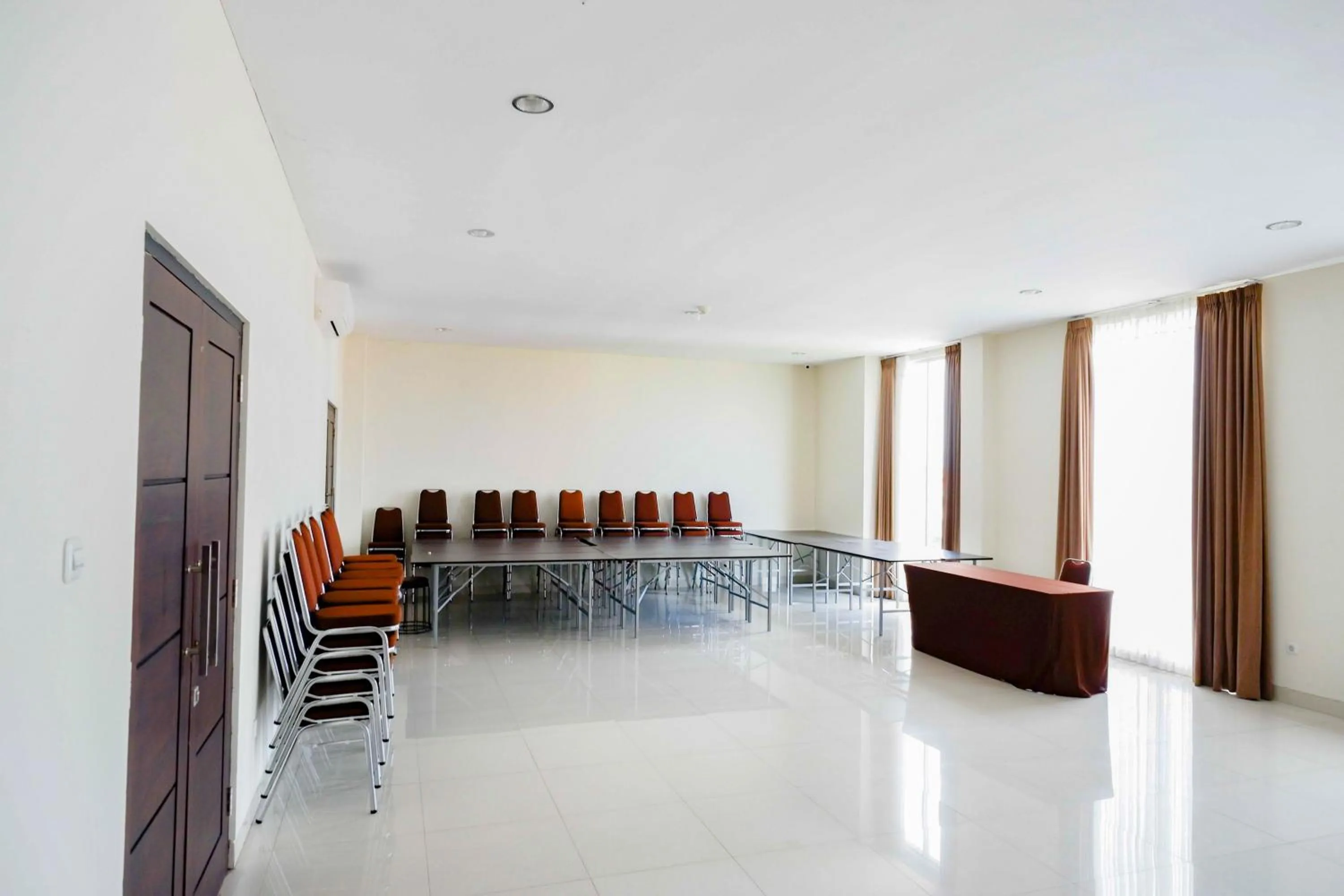 Meeting/conference room in Sans Hotel Nagari Malioboro