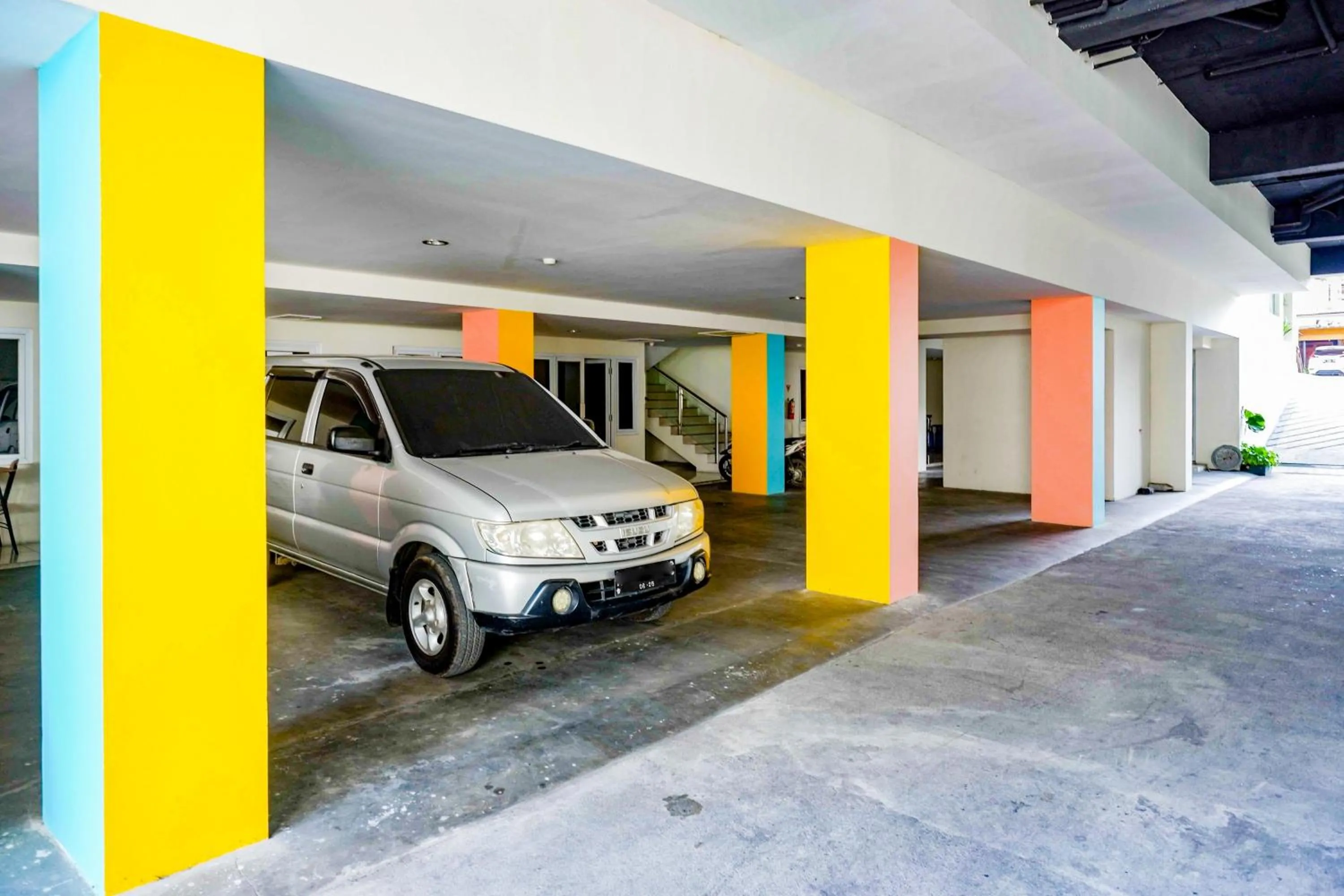Parking in Sans Hotel Nagari Malioboro