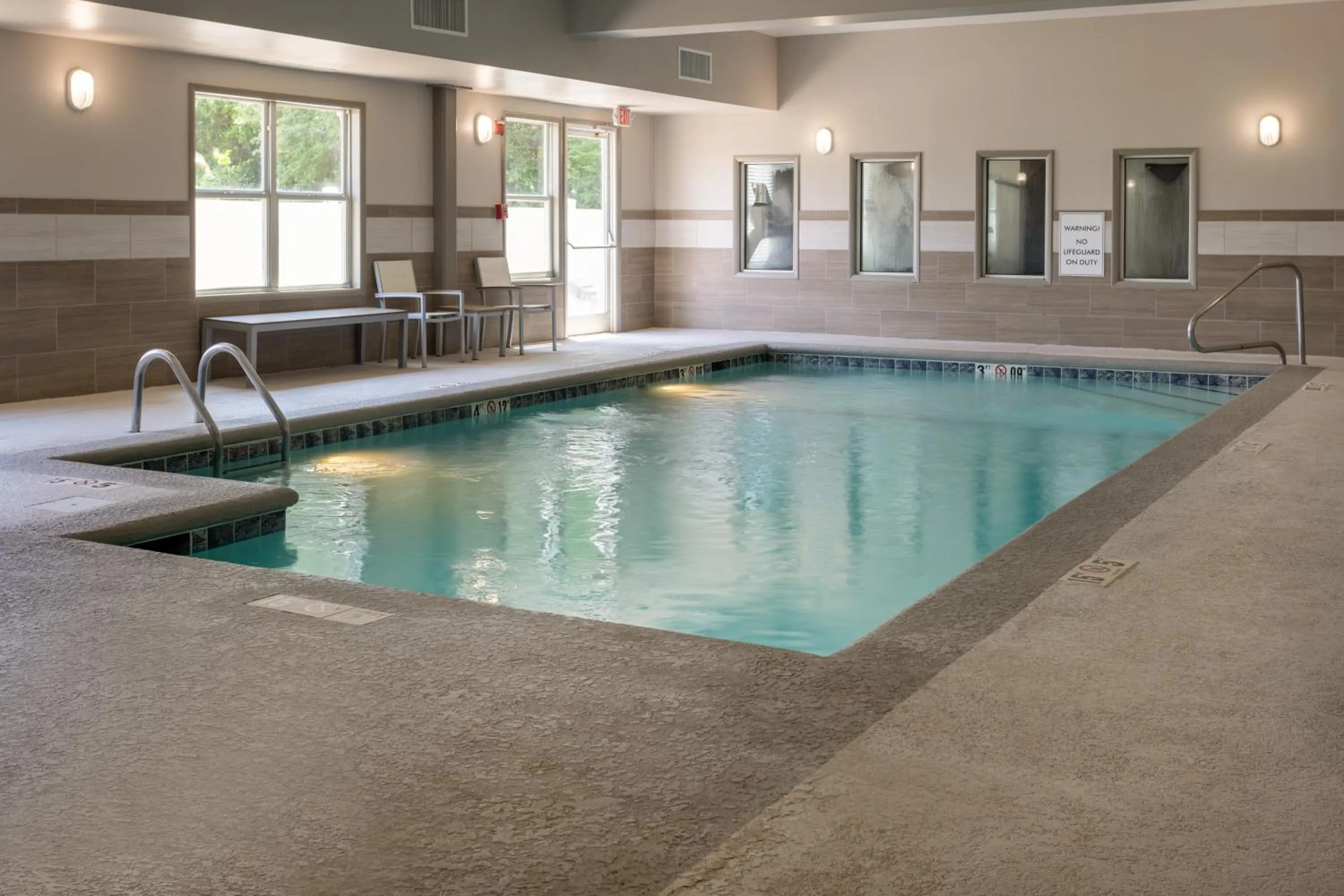 Swimming pool in Country Inn & Suites by Radisson, Valdosta, GA