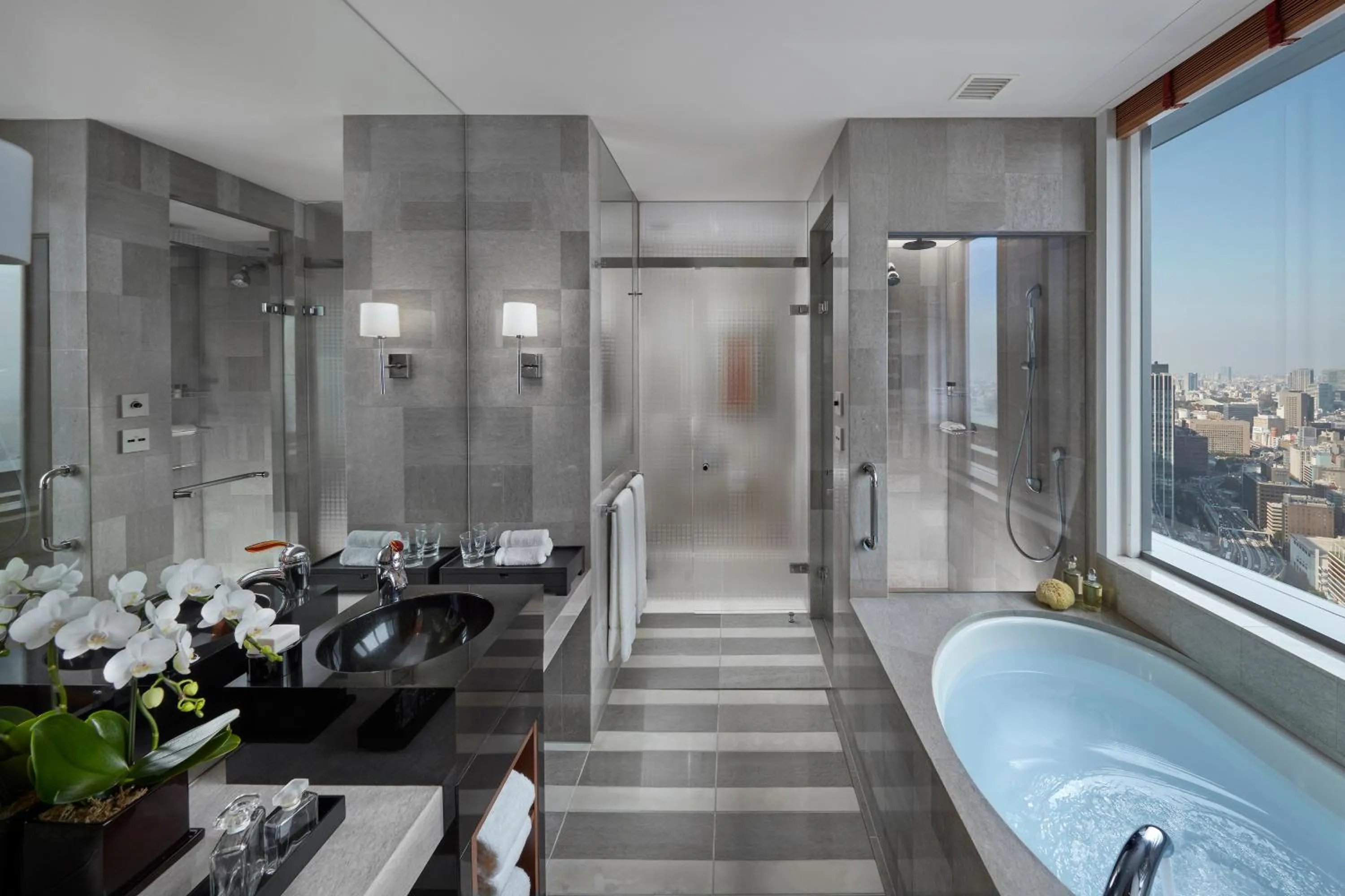 Bathroom in Mandarin Oriental, Tokyo