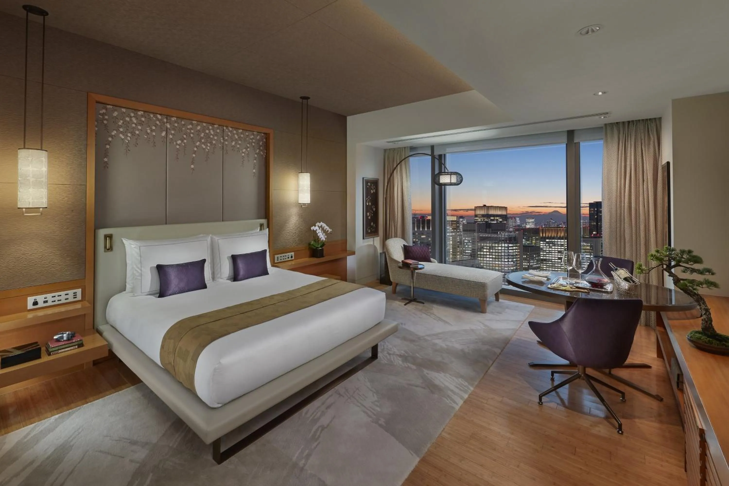 Photo of the whole room, Bed in Mandarin Oriental, Tokyo