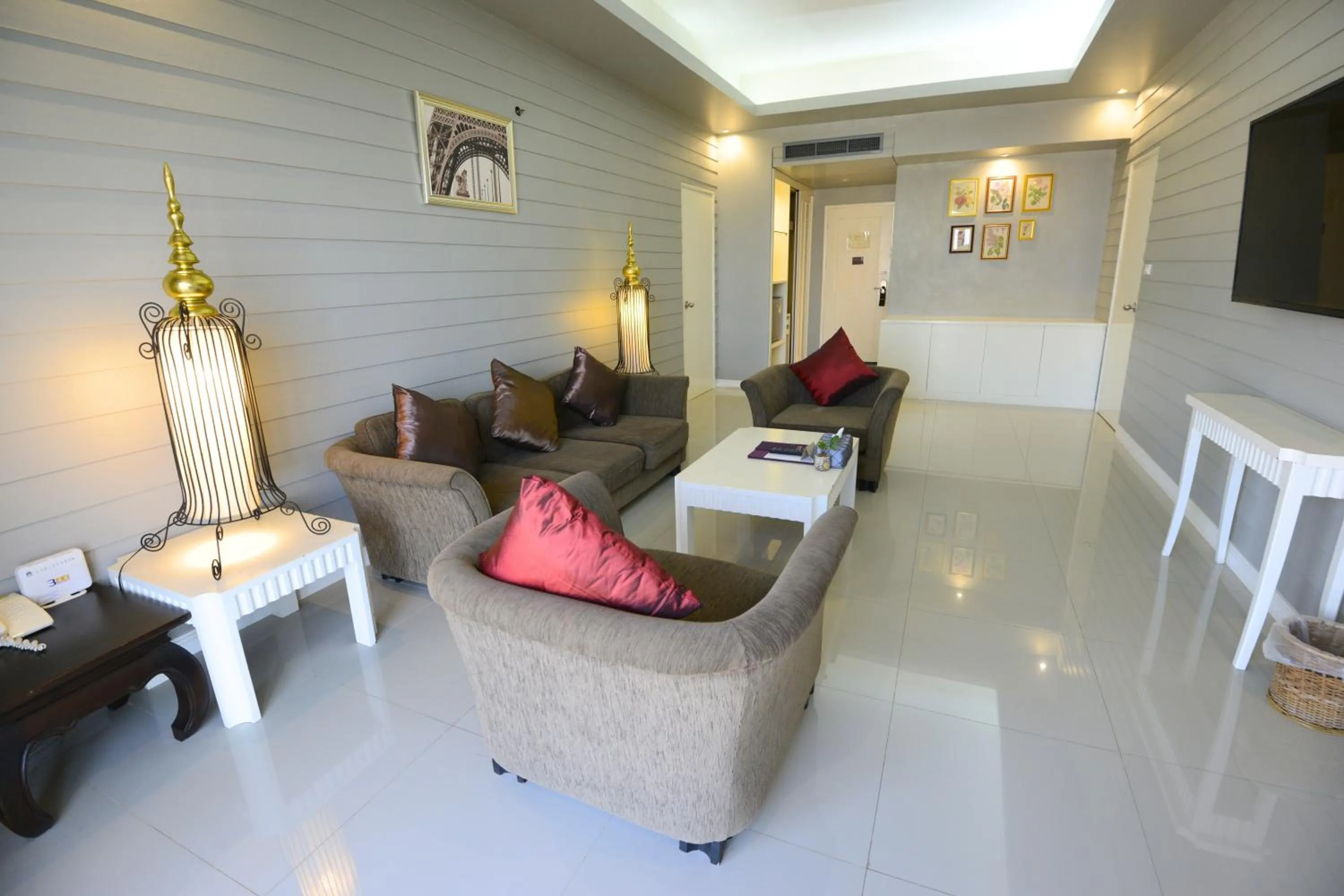 TV and multimedia in Napalai Hotel