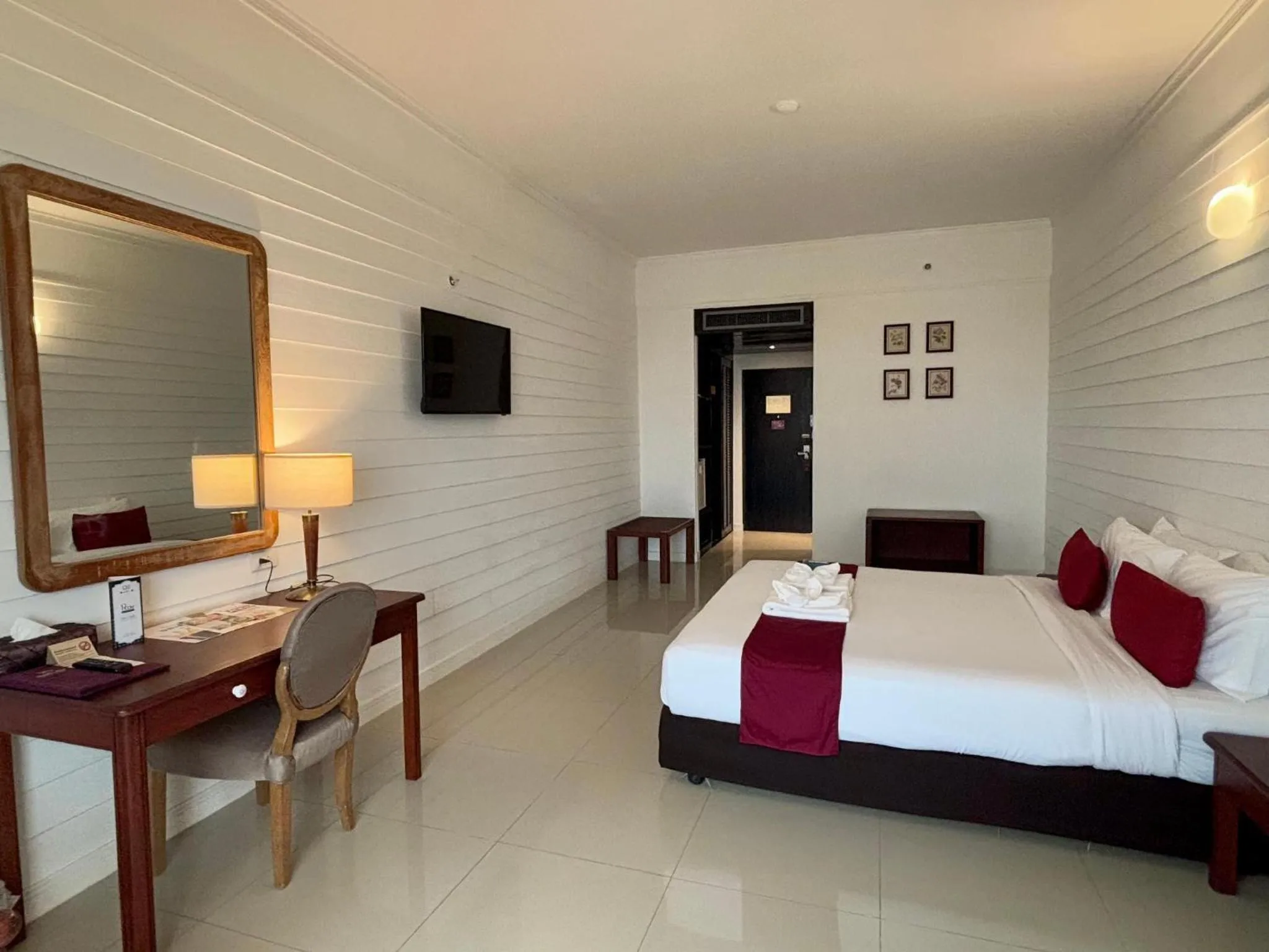 Bedroom, Bed in Napalai Hotel