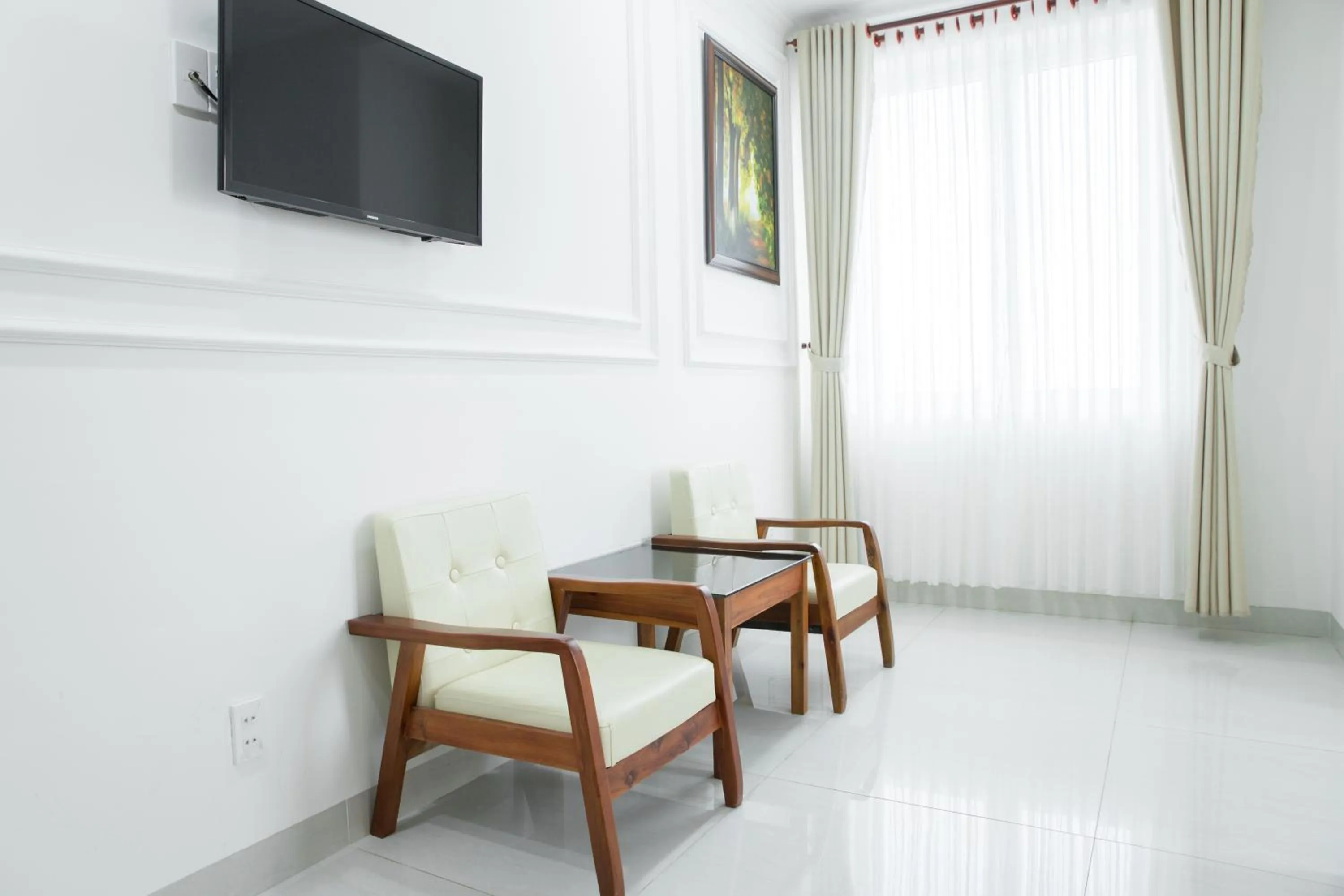 Seating area in Hapyson