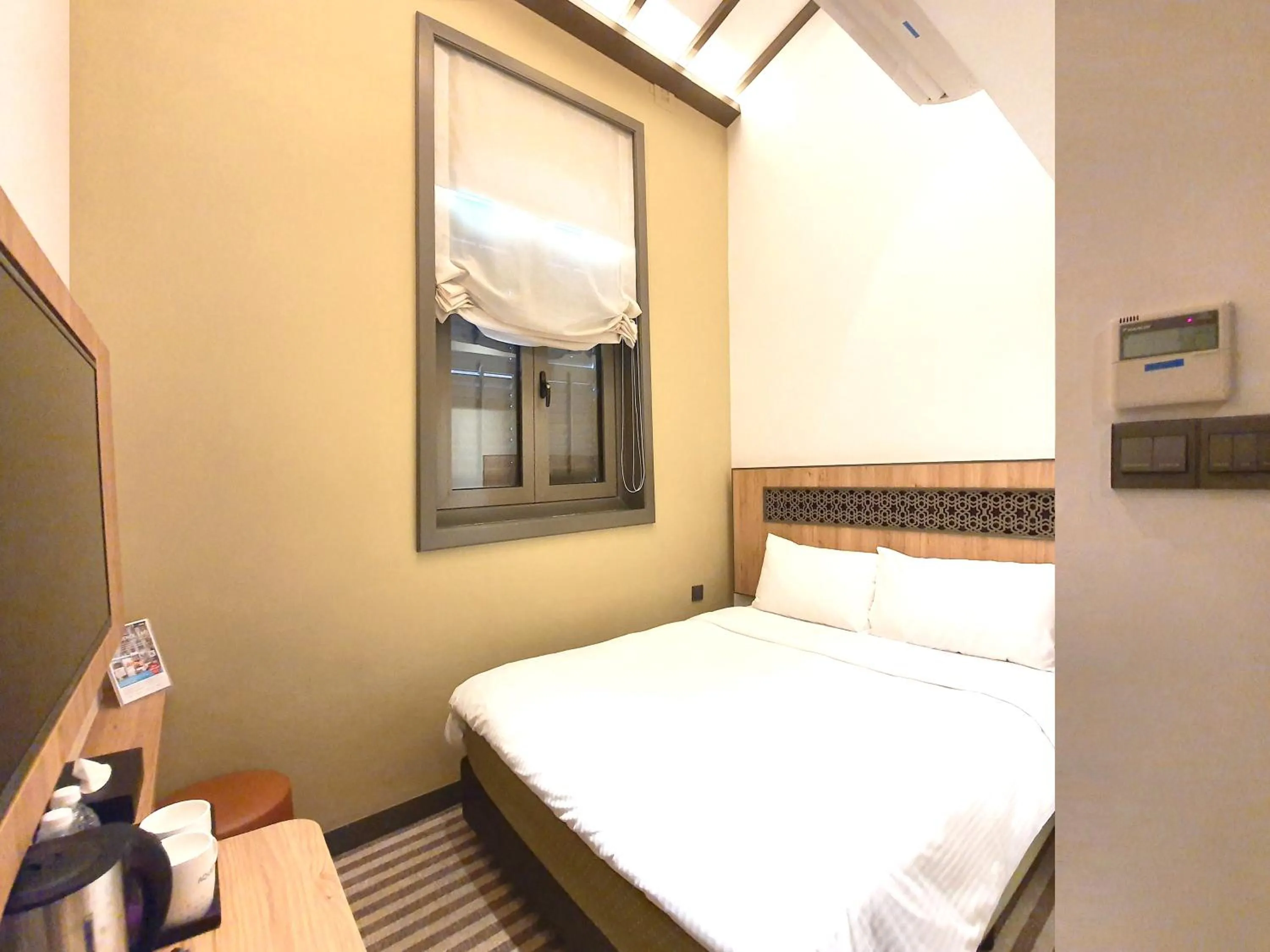 Photo of the whole room in Aqueen Heritage Hotel Little India