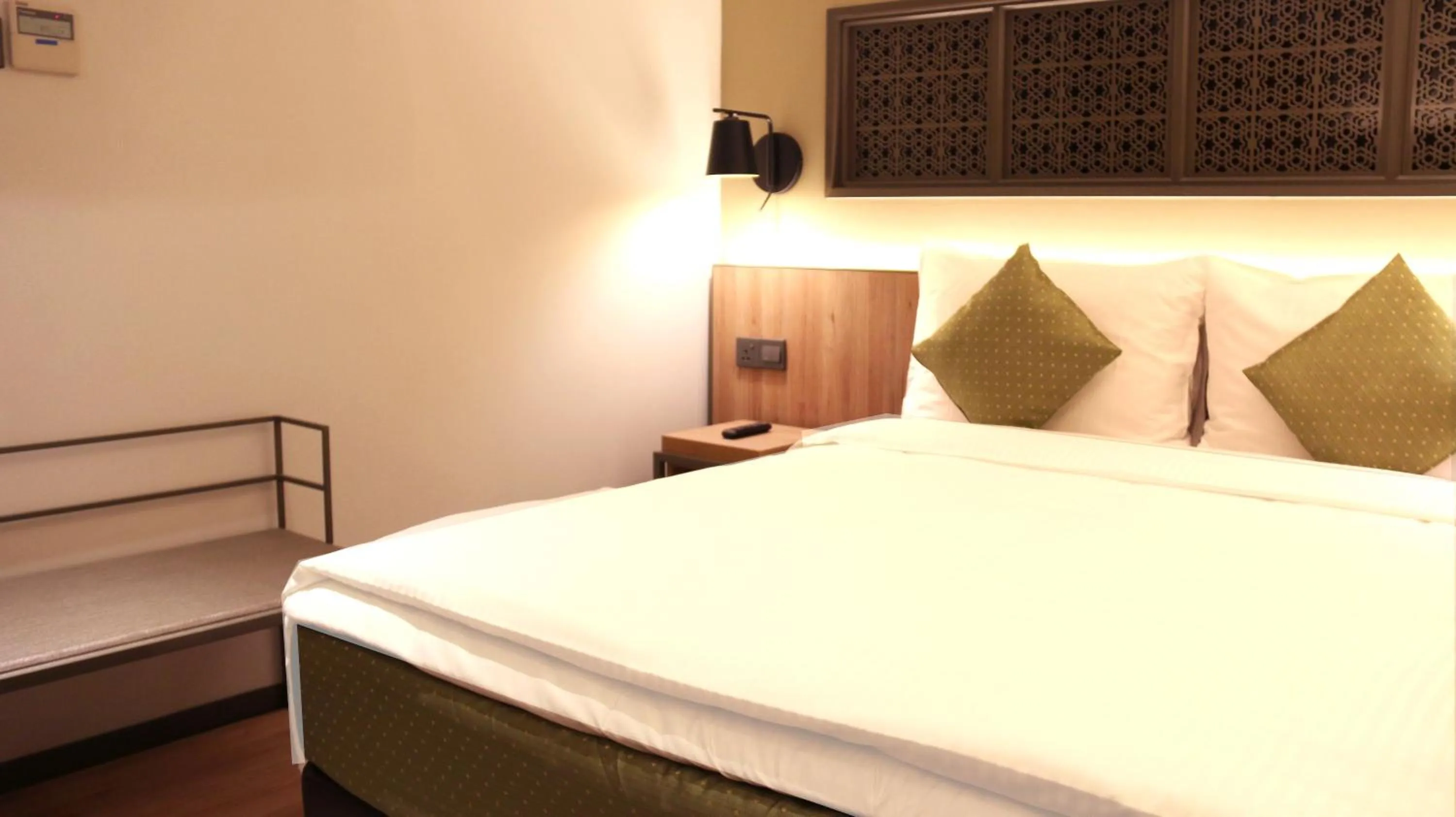 Photo of the whole room in Aqueen Heritage Hotel Little India