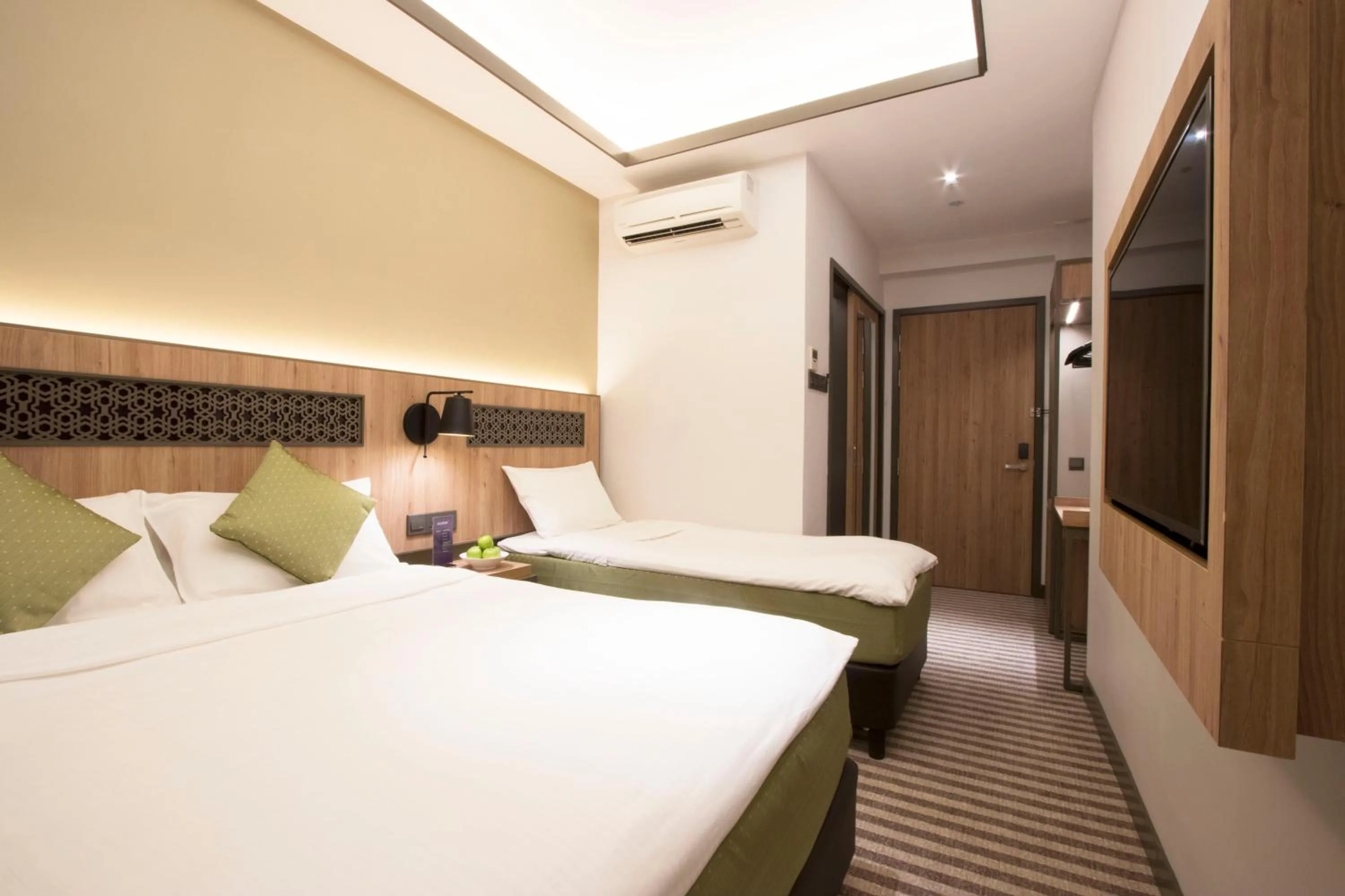 Photo of the whole room in Aqueen Heritage Hotel Little India