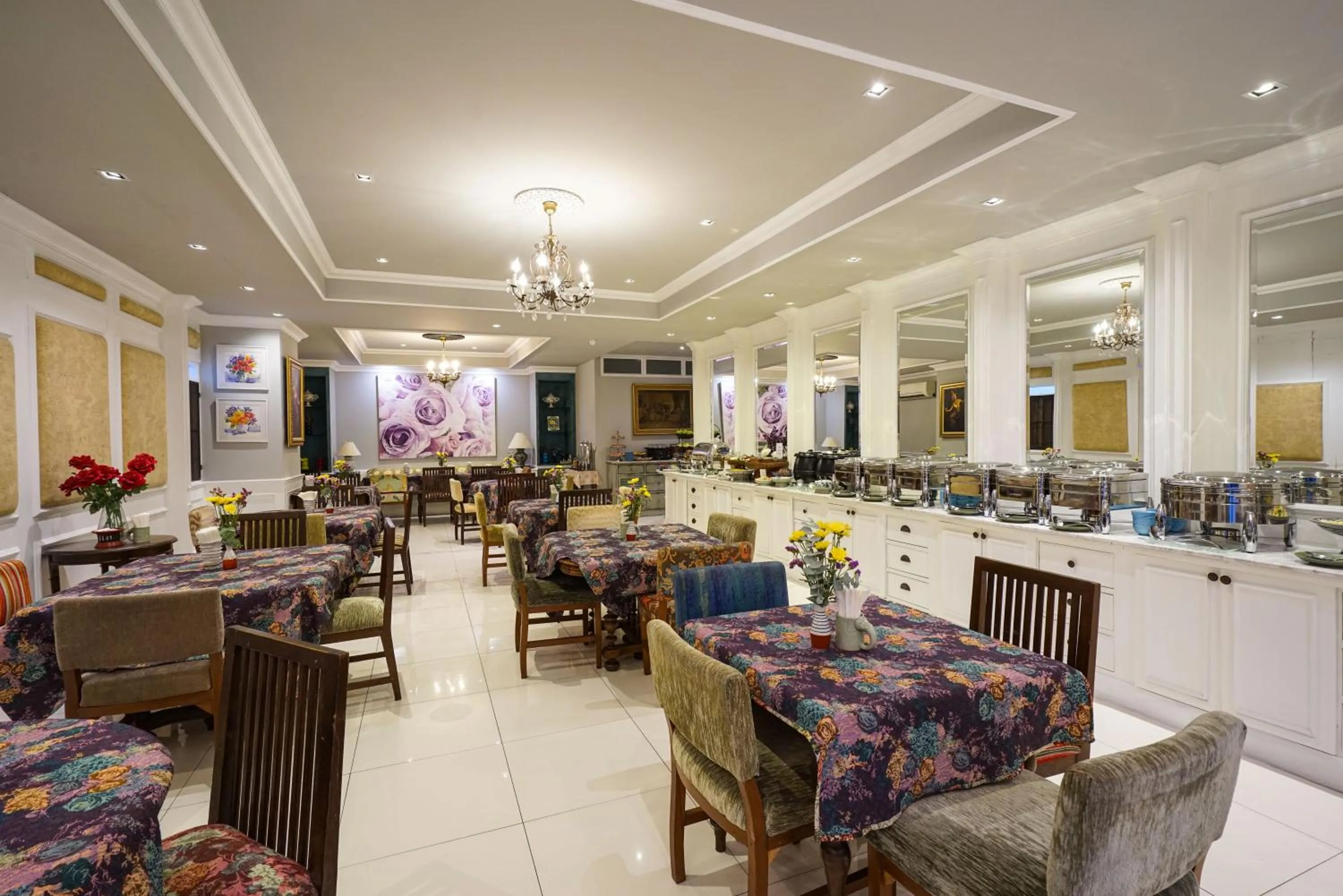 Restaurant/places to eat in At Pingnakorn Nimman Hotel