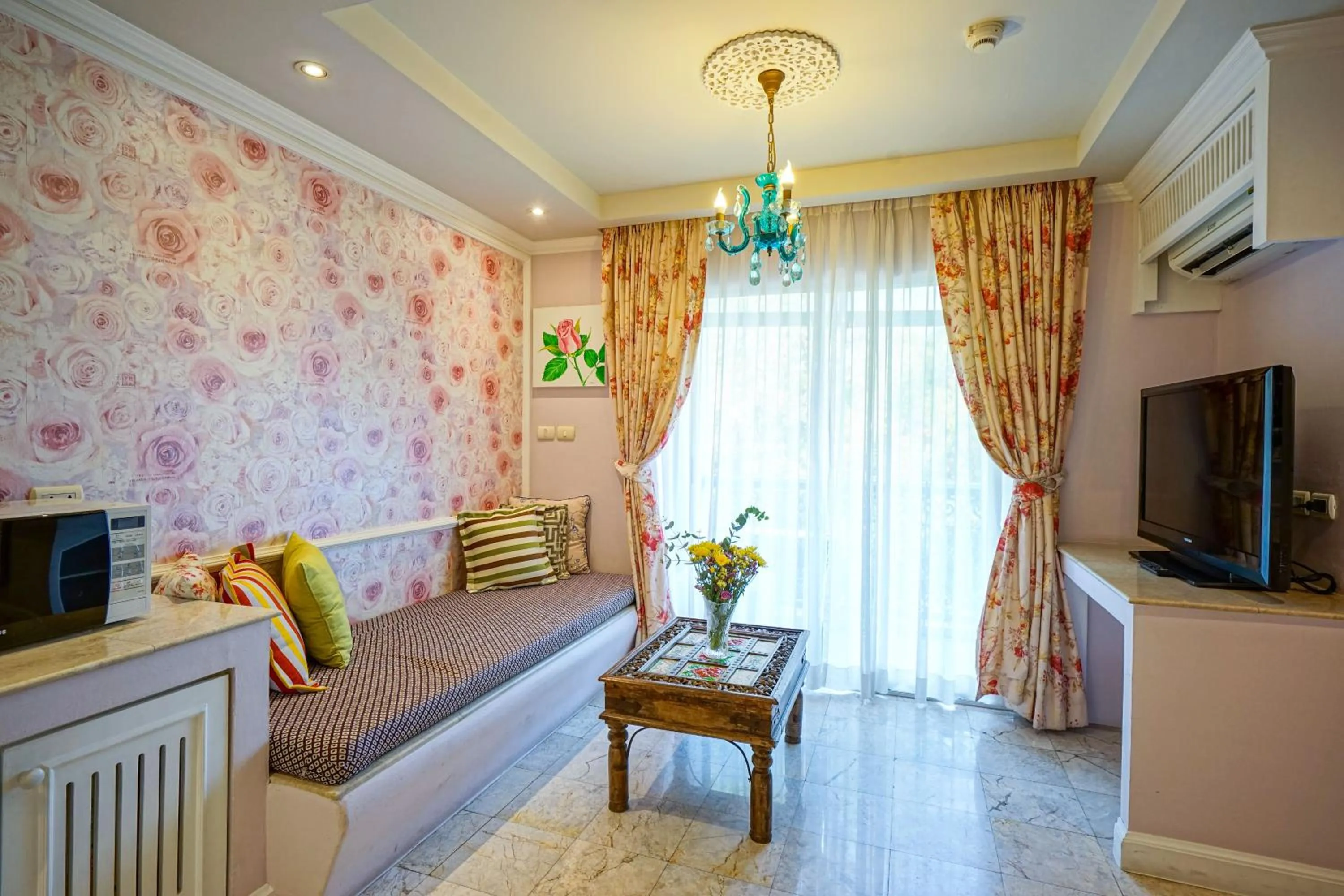 TV and multimedia in At Pingnakorn Nimman Hotel