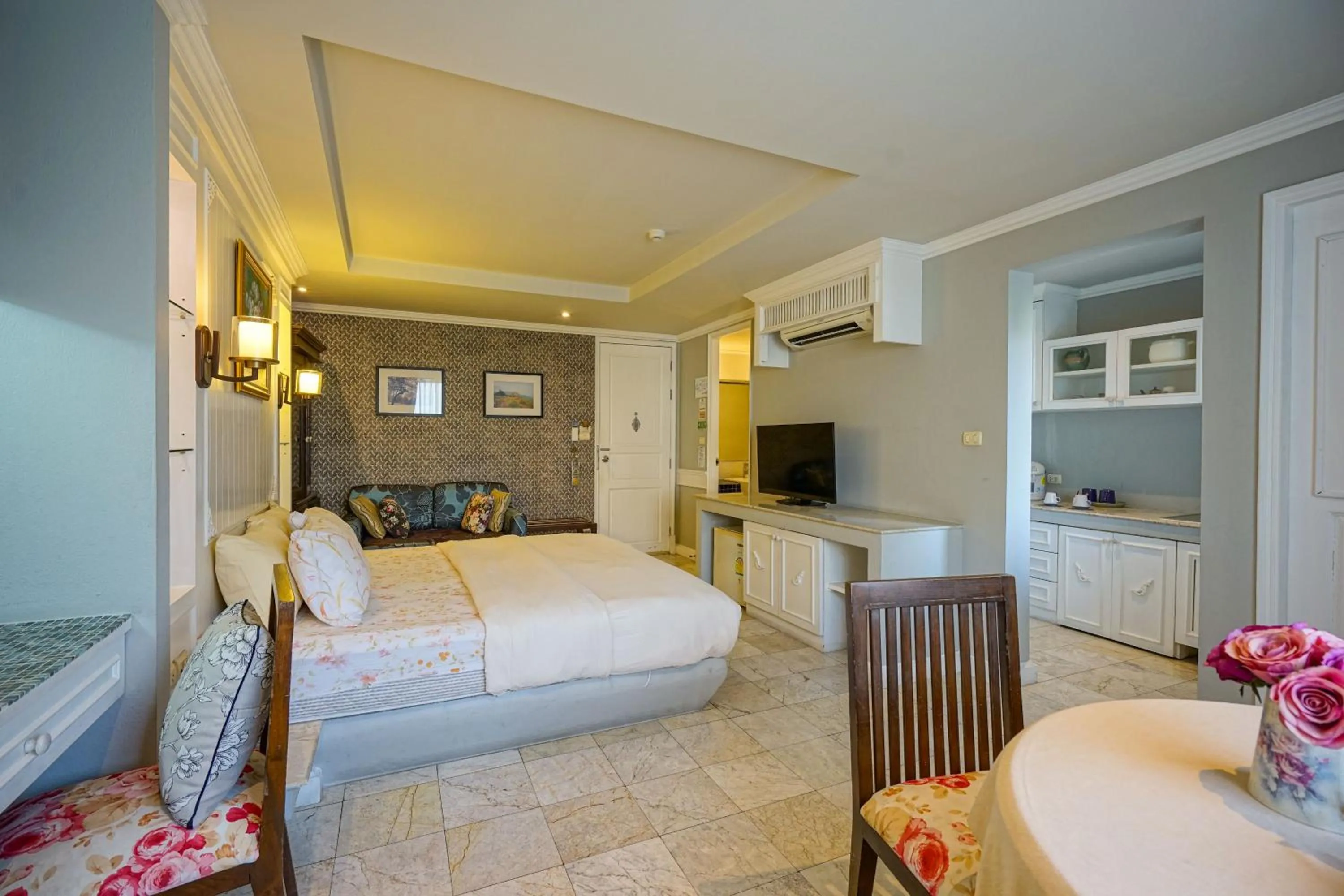 Photo of the whole room, Bed in At Pingnakorn Nimman Hotel