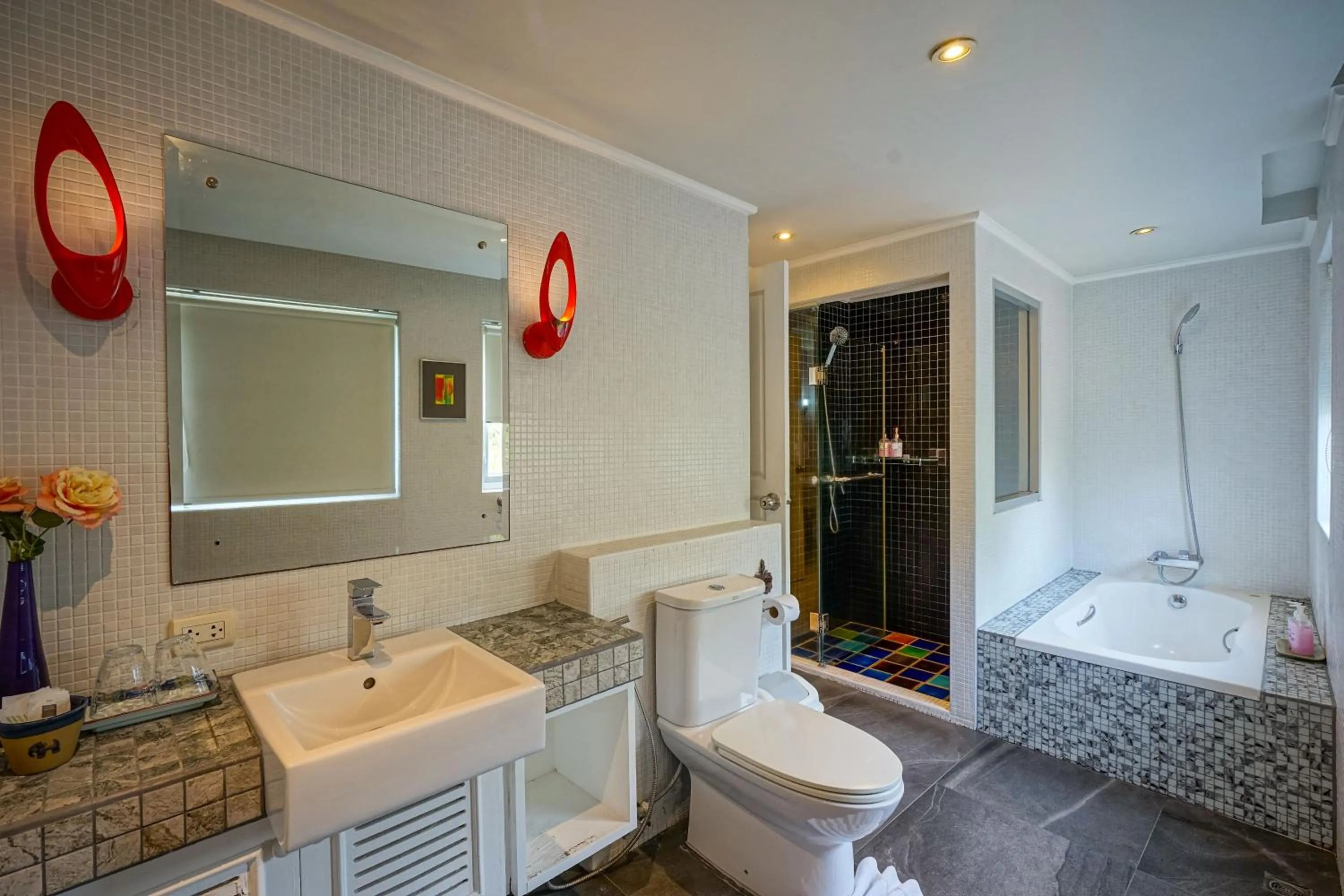 Shower in At Pingnakorn Nimman Hotel