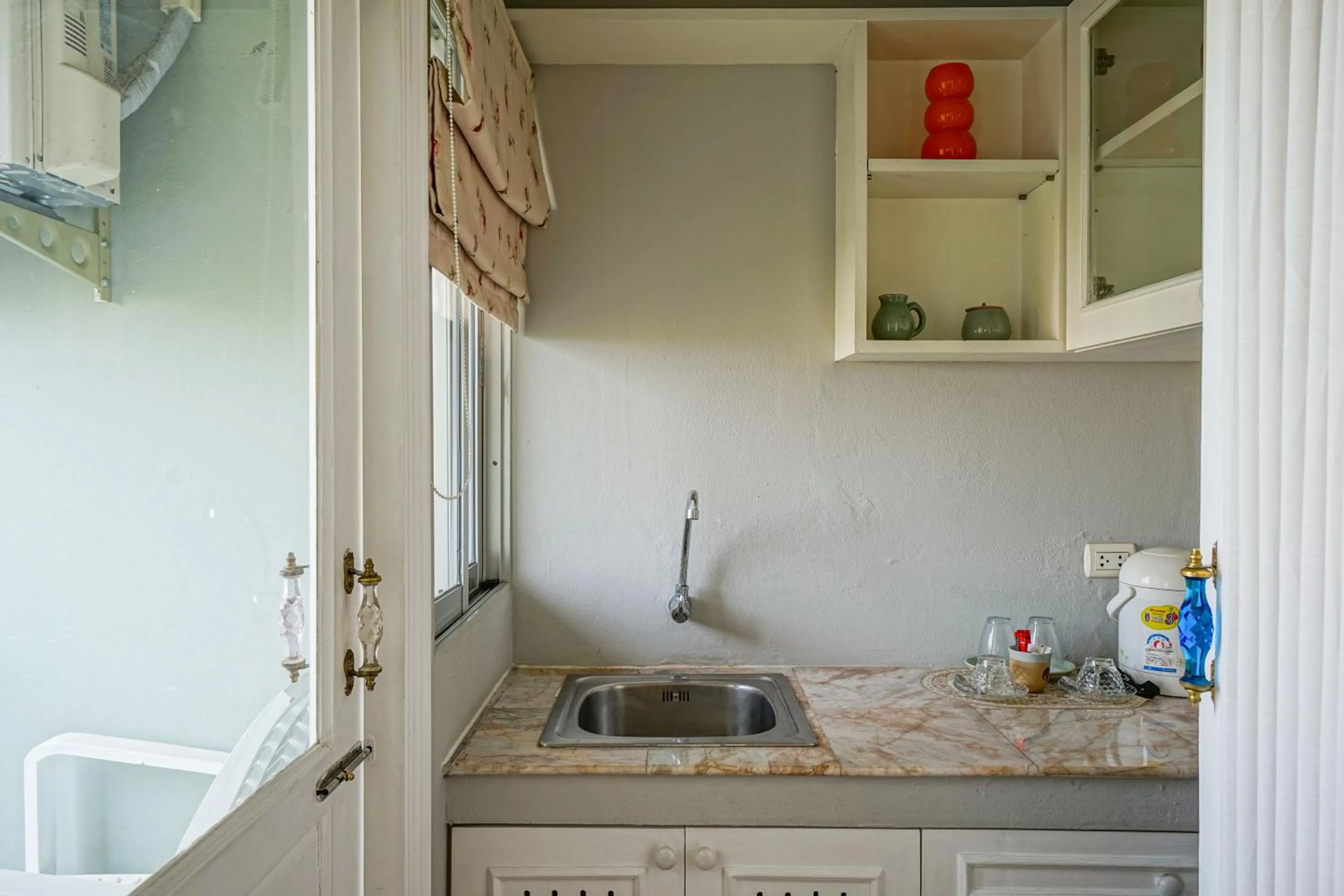 Kitchen or kitchenette in At Pingnakorn Nimman Hotel