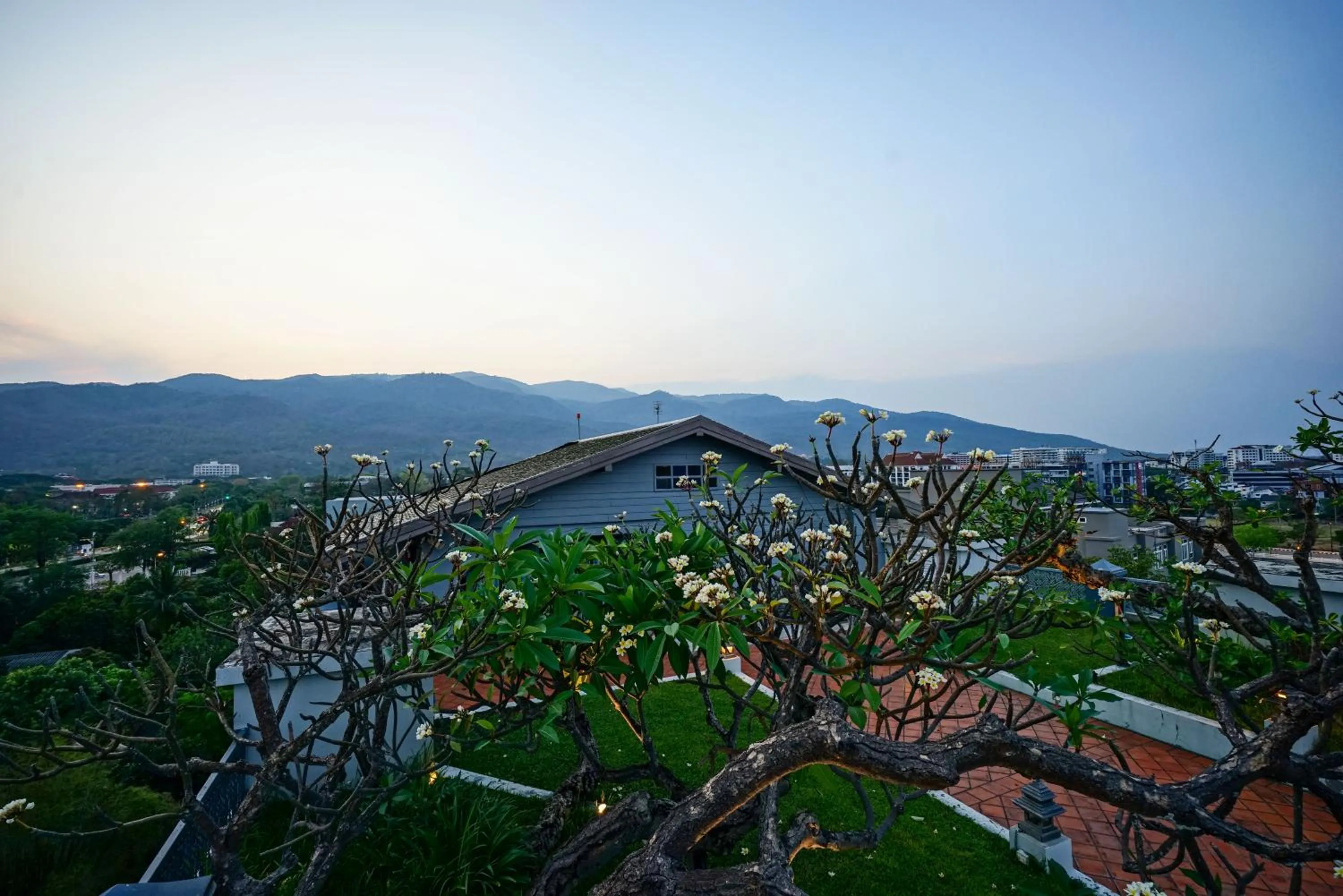 Inner courtyard view in At Pingnakorn Nimman Hotel