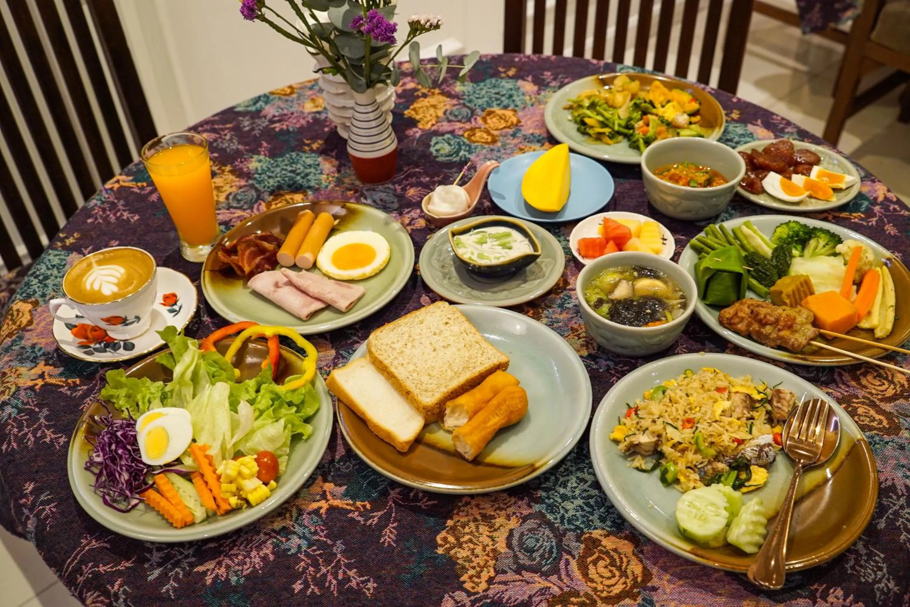 Breakfast in At Pingnakorn Nimman Hotel