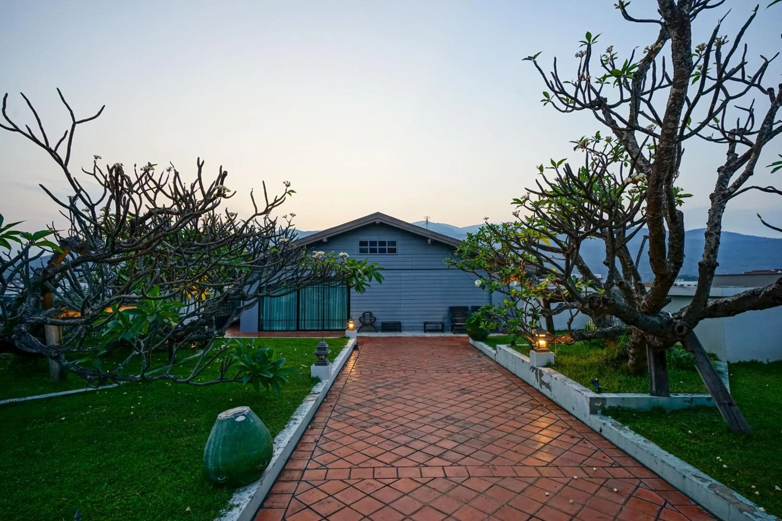 Inner courtyard view in At Pingnakorn Nimman Hotel