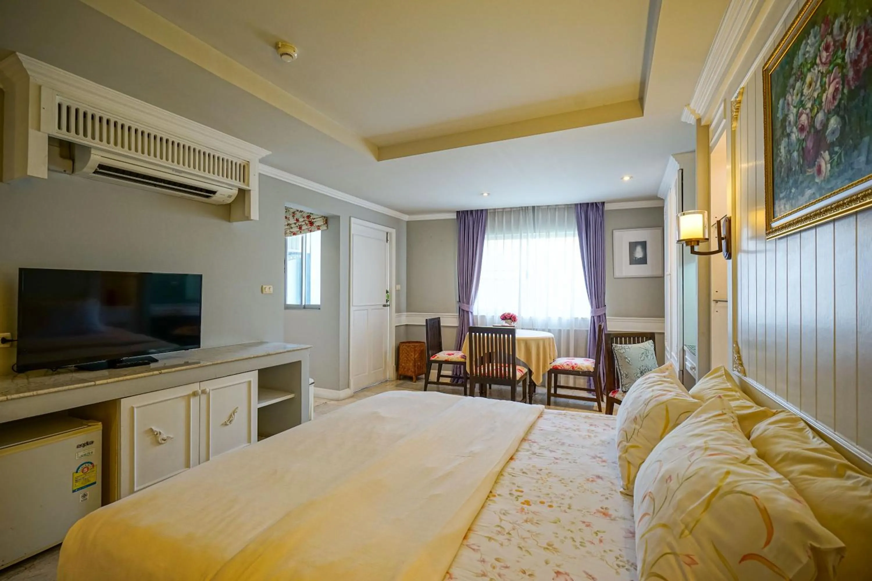 Photo of the whole room, Bed in At Pingnakorn Nimman Hotel