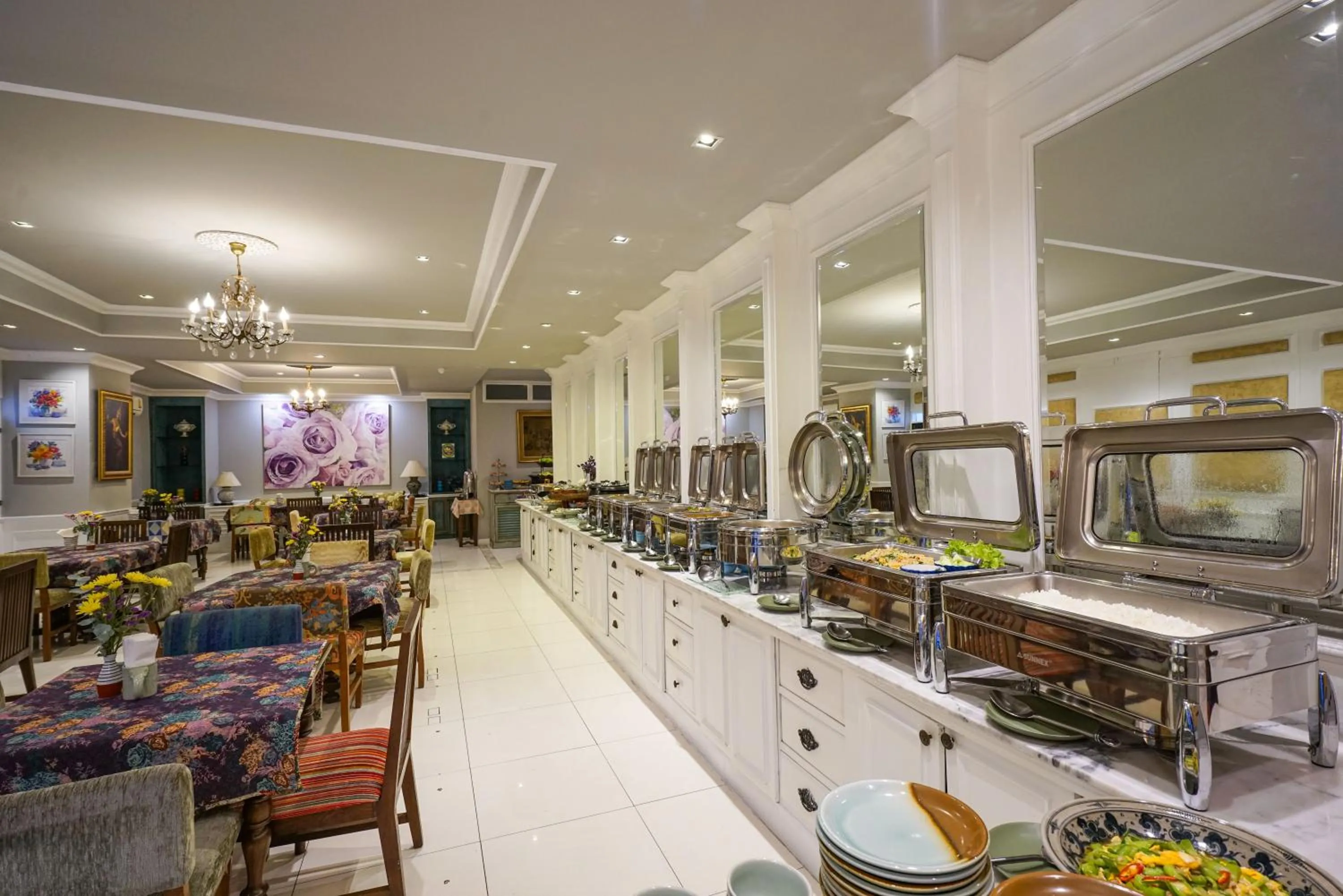 Restaurant/places to eat in At Pingnakorn Nimman Hotel