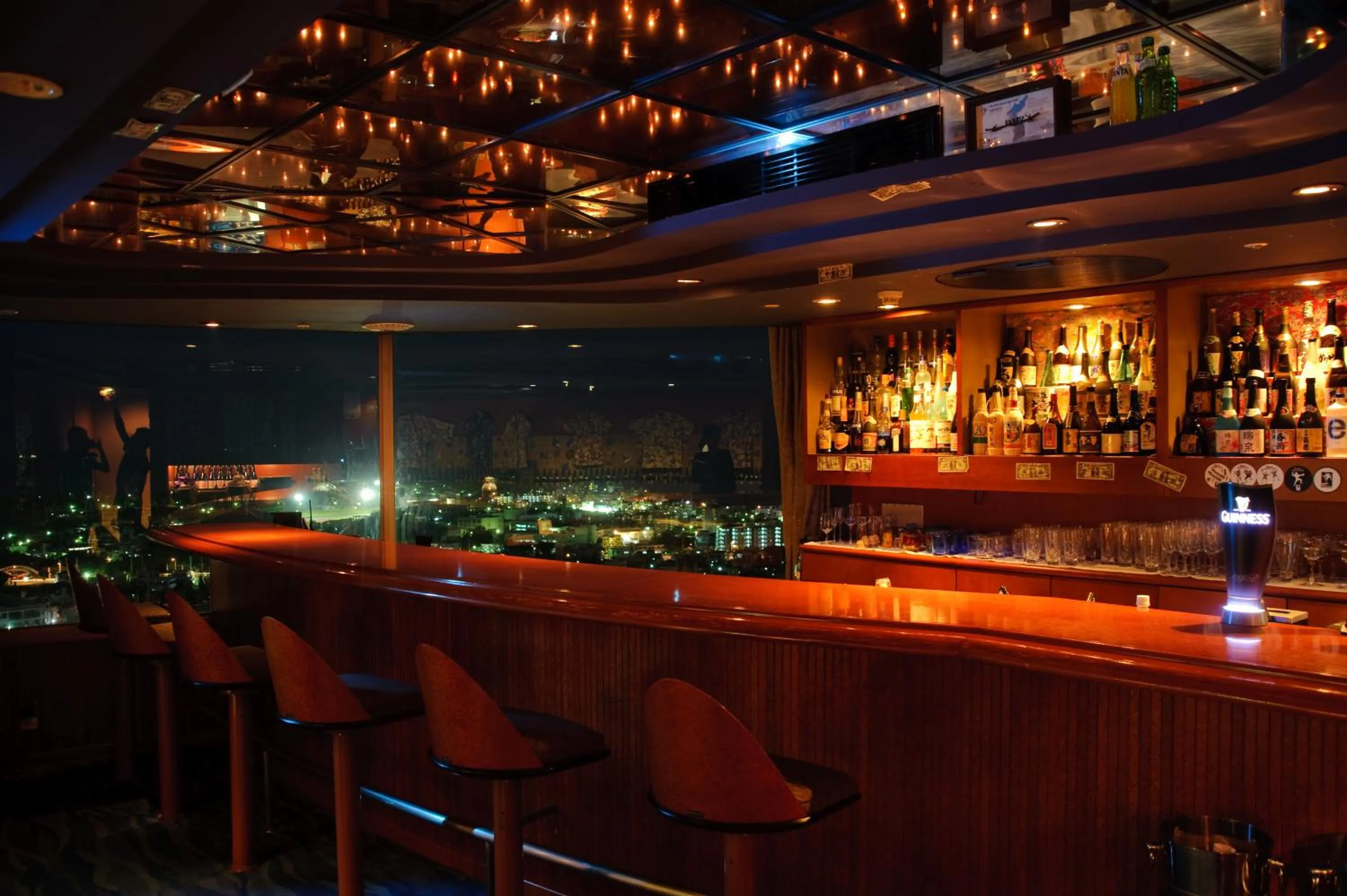 Lounge or bar in Okinawa Grand Mer Resort